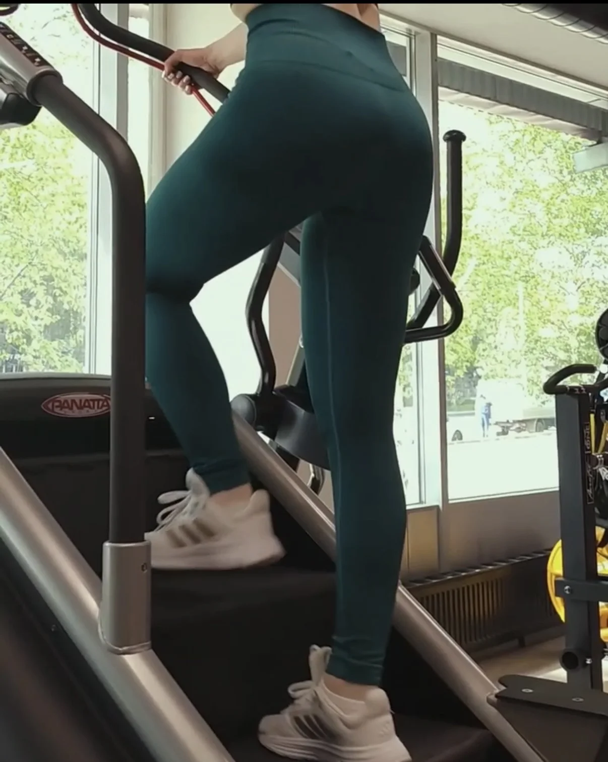 Спортивные лосины и топ - миниатюра 3