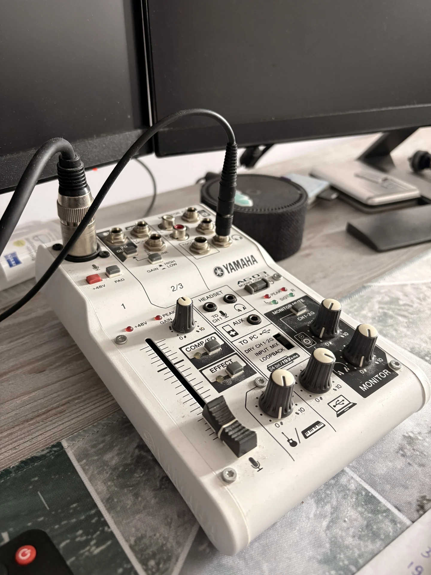 Звуковая карта микшер Yamaha AG03 - миниатюра 2