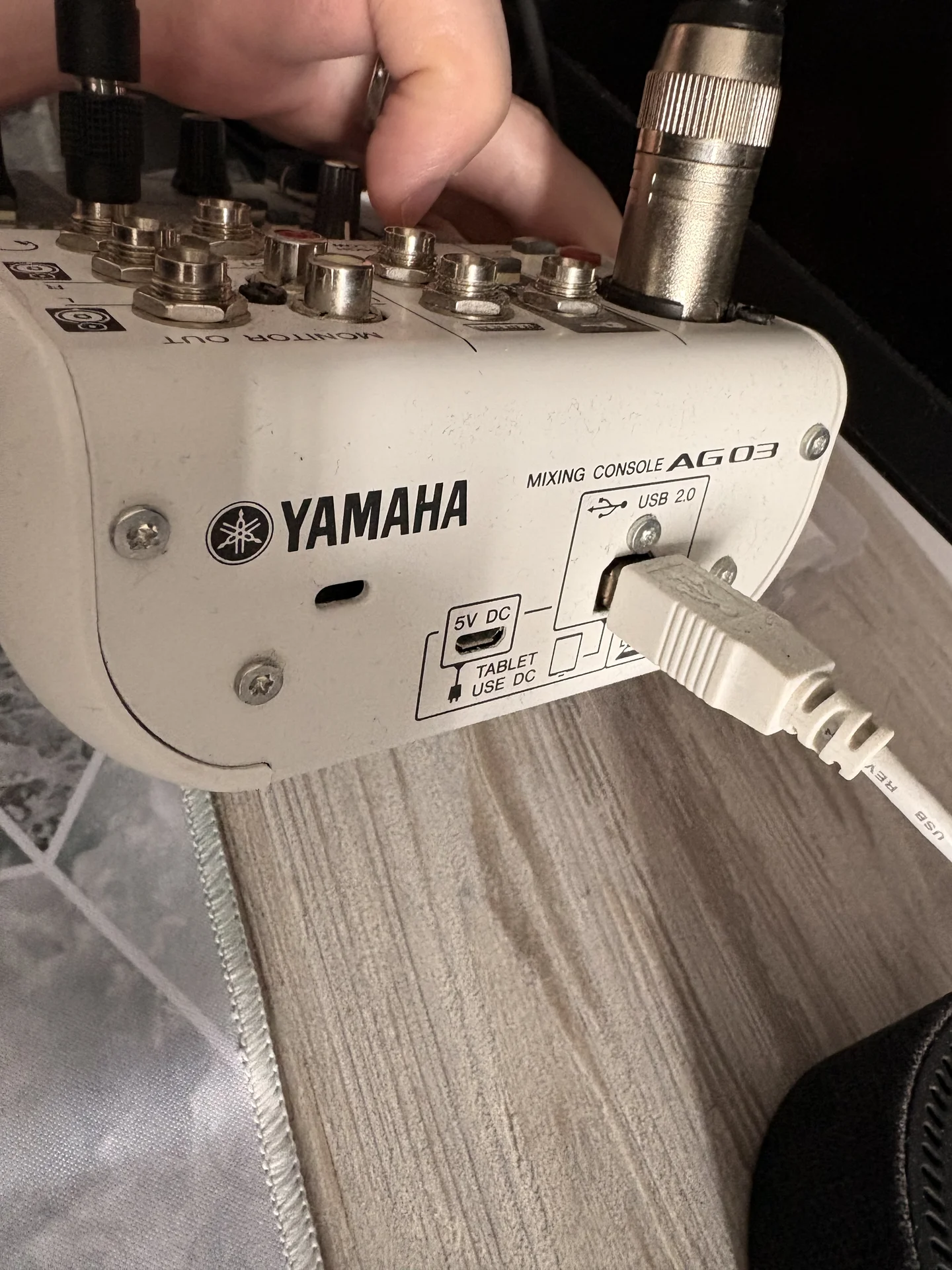 Звуковая карта микшер Yamaha AG03 - миниатюра 3