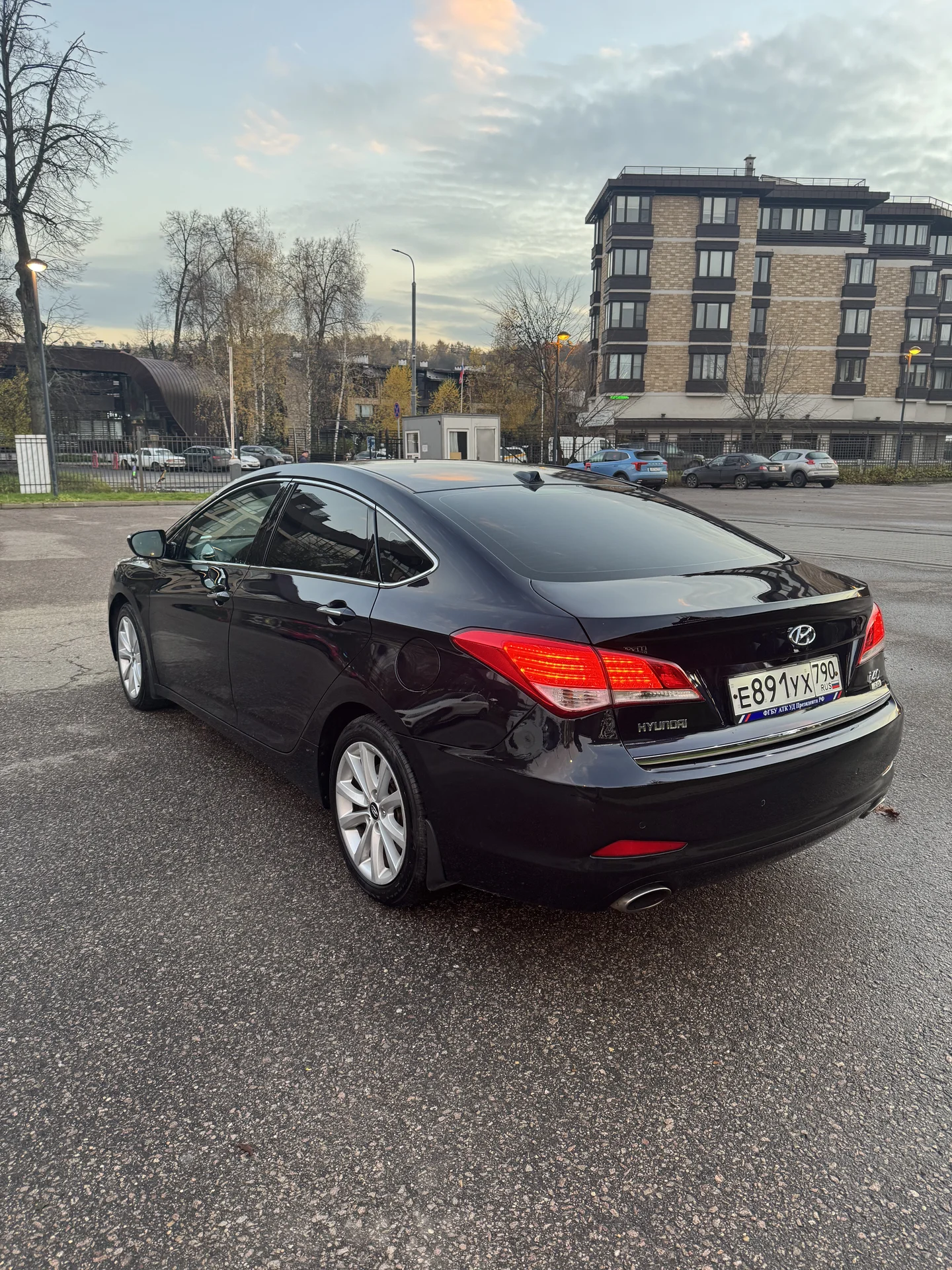 Автомобиль Hyundai i40 2.0 AT - миниатюра 3