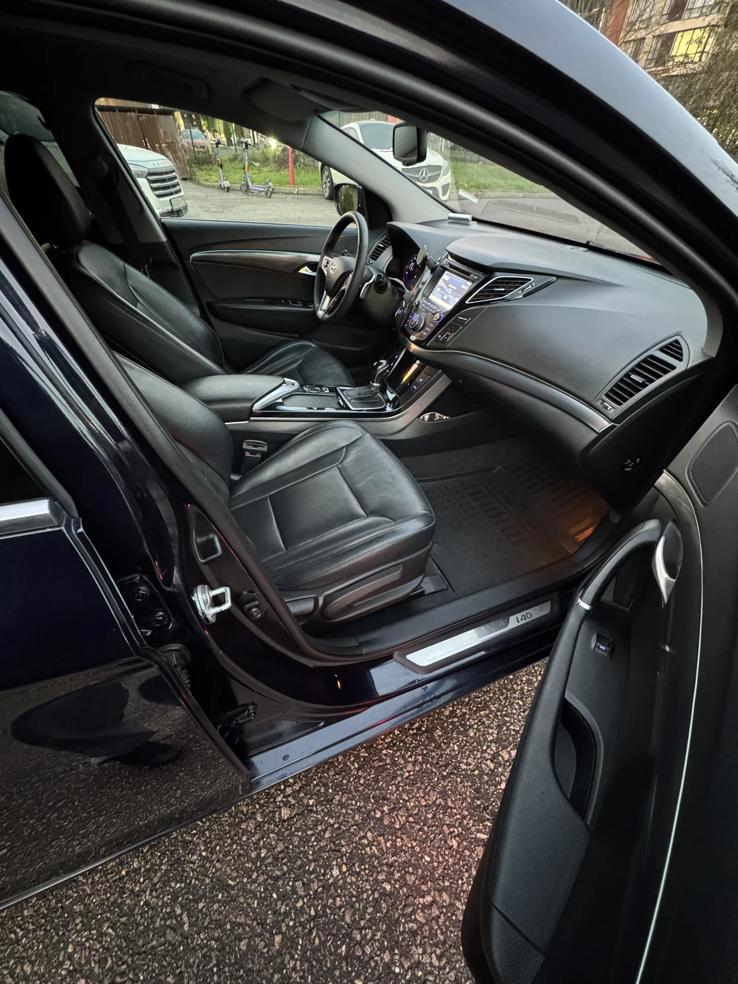 Автомобиль Hyundai i40 2.0 AT - миниатюра 12