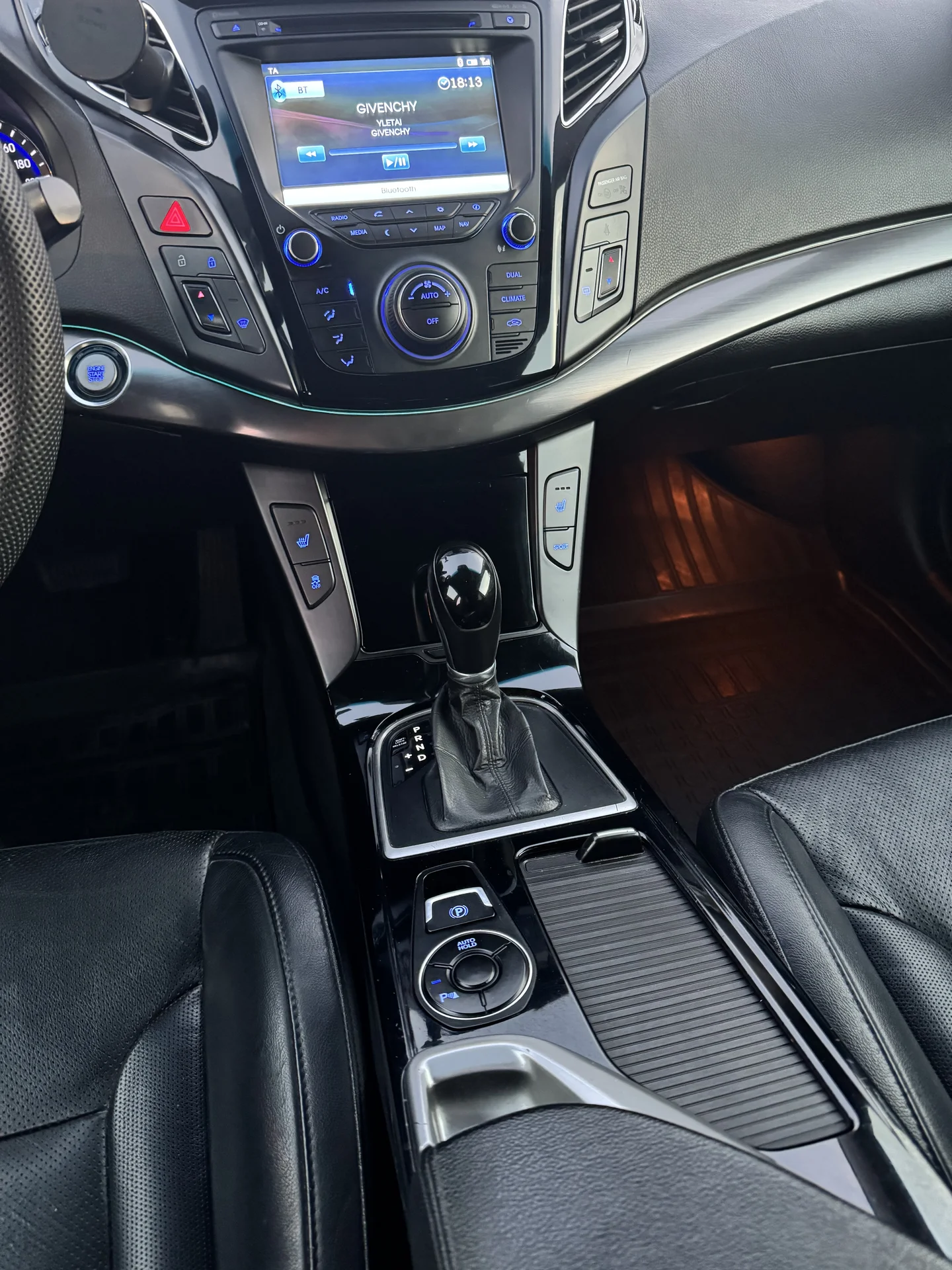 Автомобиль Hyundai i40 2.0 AT - миниатюра 13