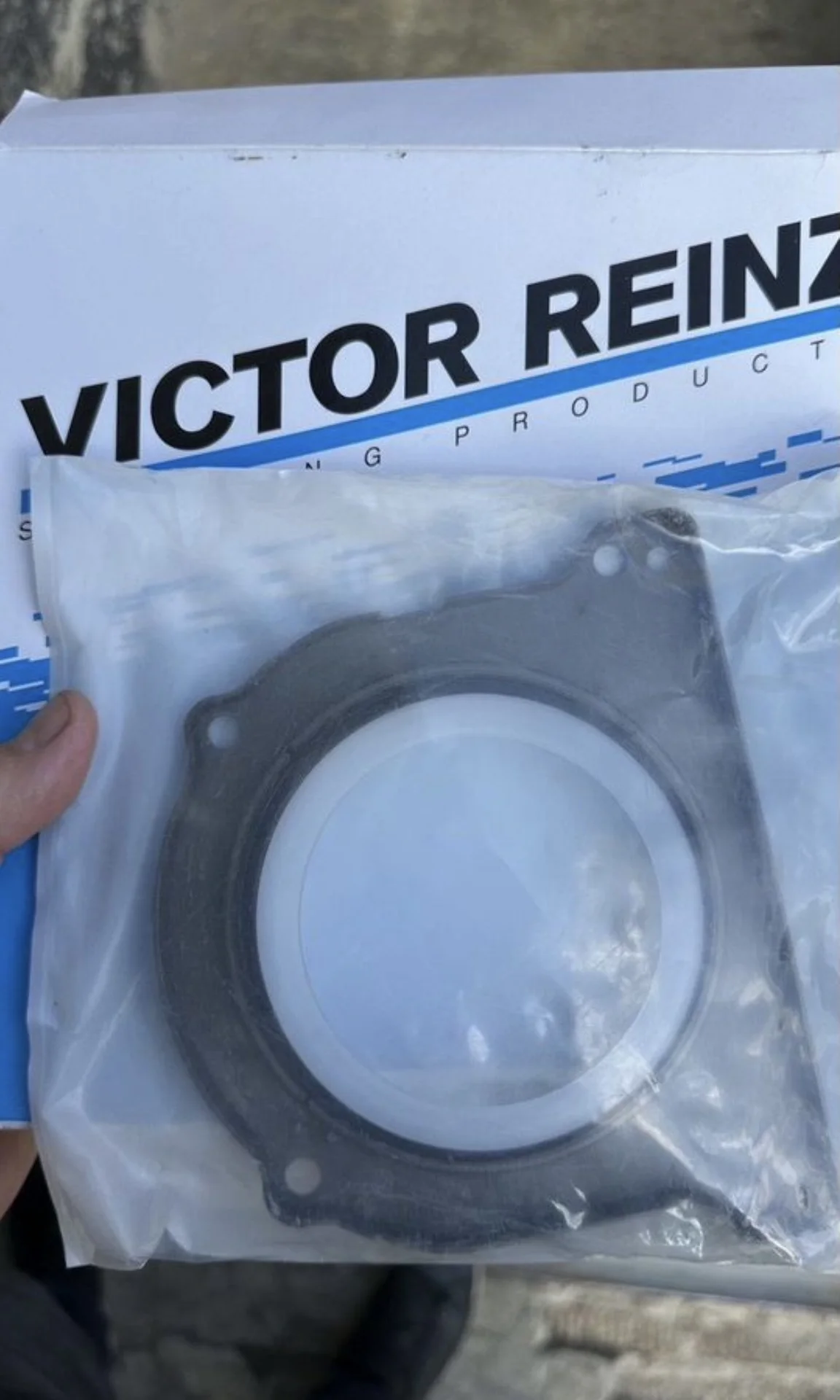 Сальник коленвала Victor Reinz 811039400 - изображение 1
