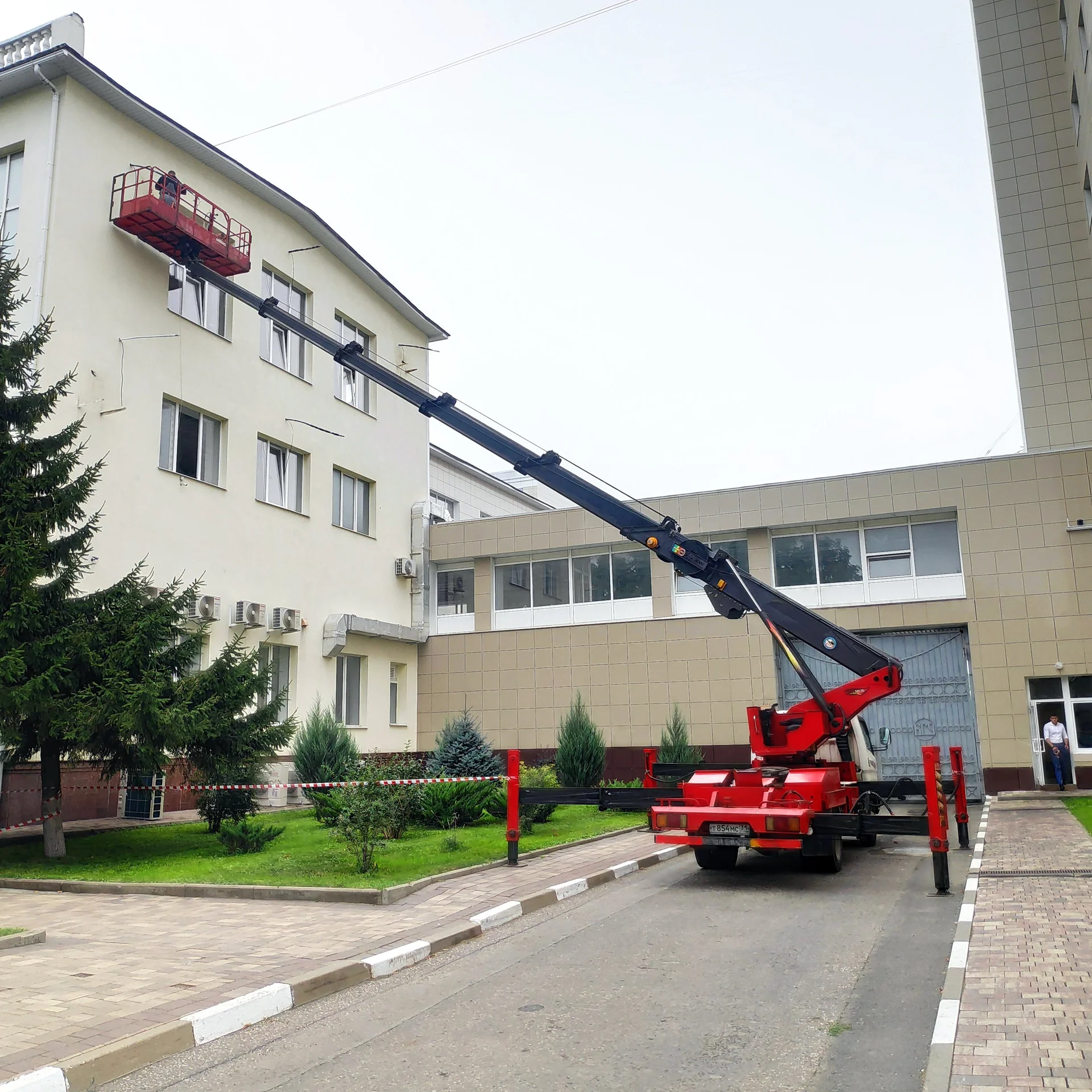 Аренда и услуги телескопической автовышки, 300 кг, 30 м - миниатюра 2