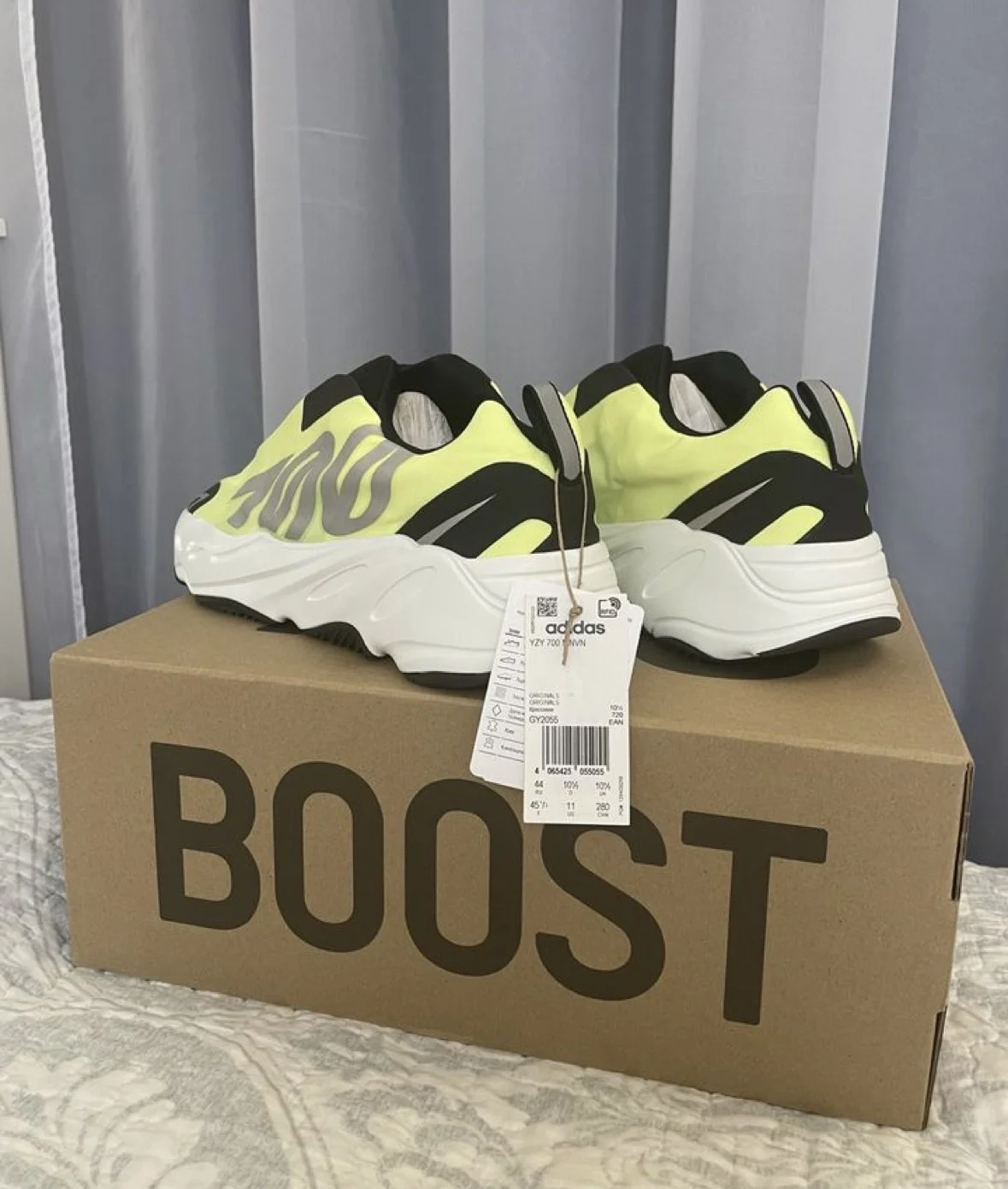 Кроссовки Adidas Yeezy Boost 700 mnvn - миниатюра 2