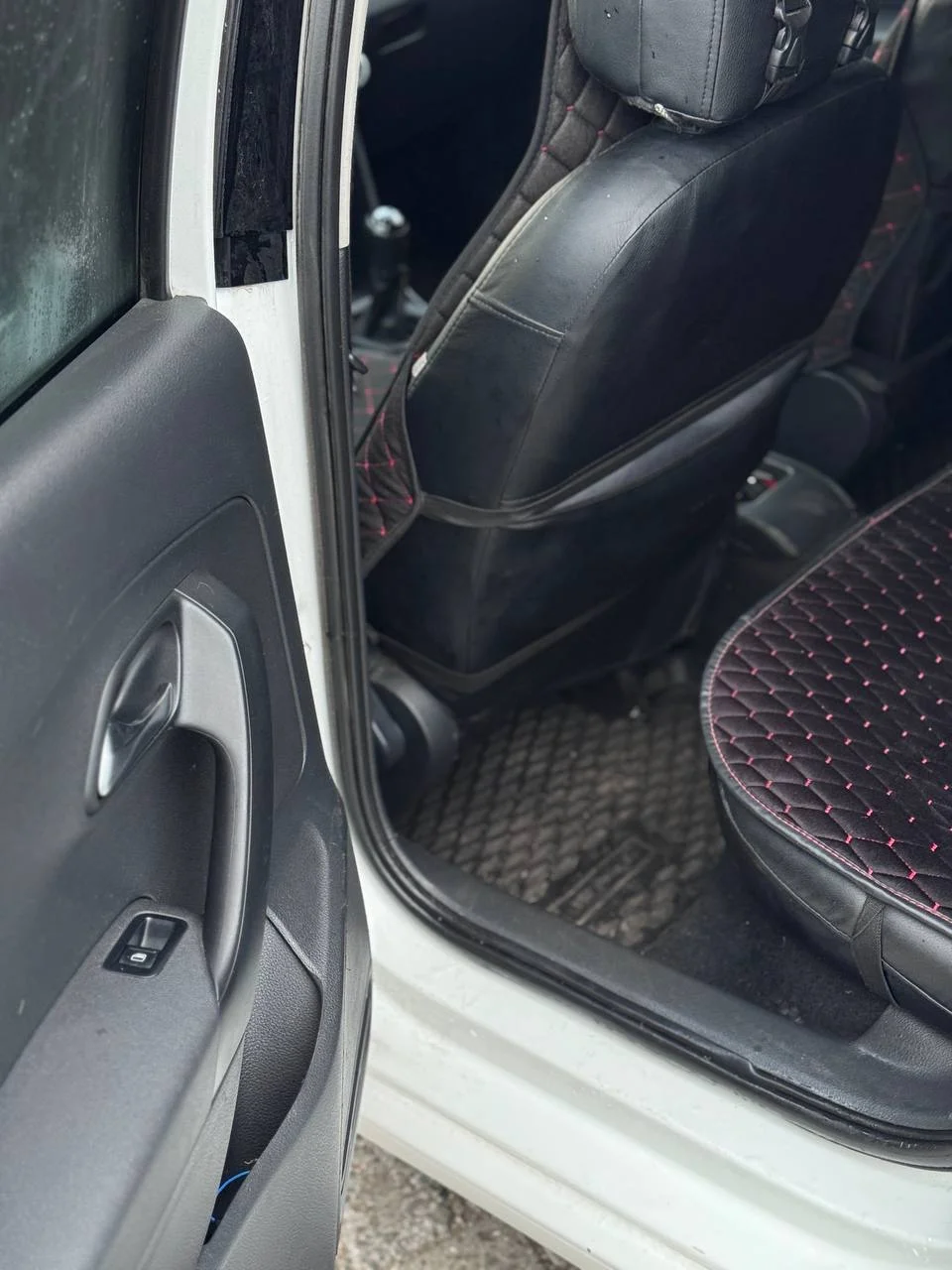 Volkswagen polo 1,6 MT, 2015 - миниатюра 2