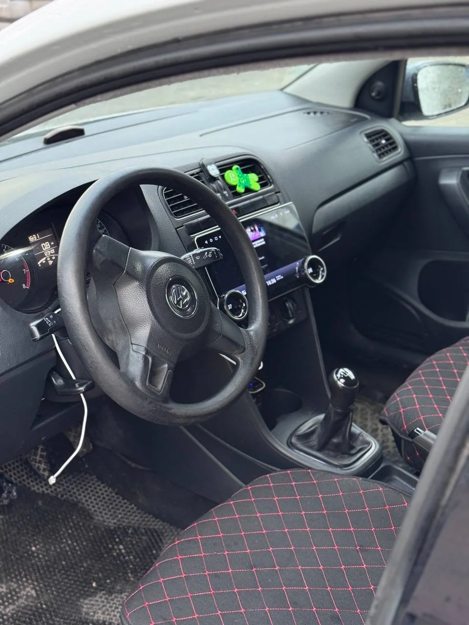 Volkswagen polo 1,6 MT, 2015 - миниатюра 3