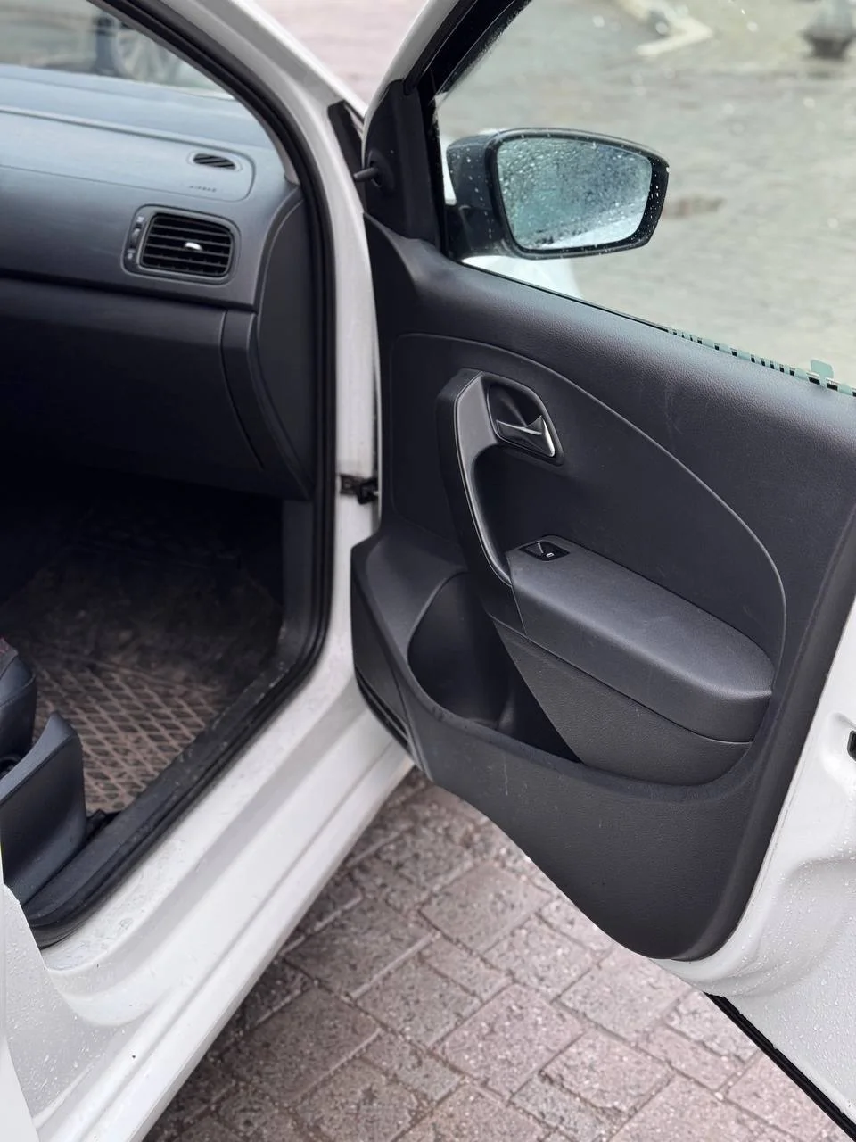 Volkswagen polo 1,6 MT, 2015 - миниатюра 7
