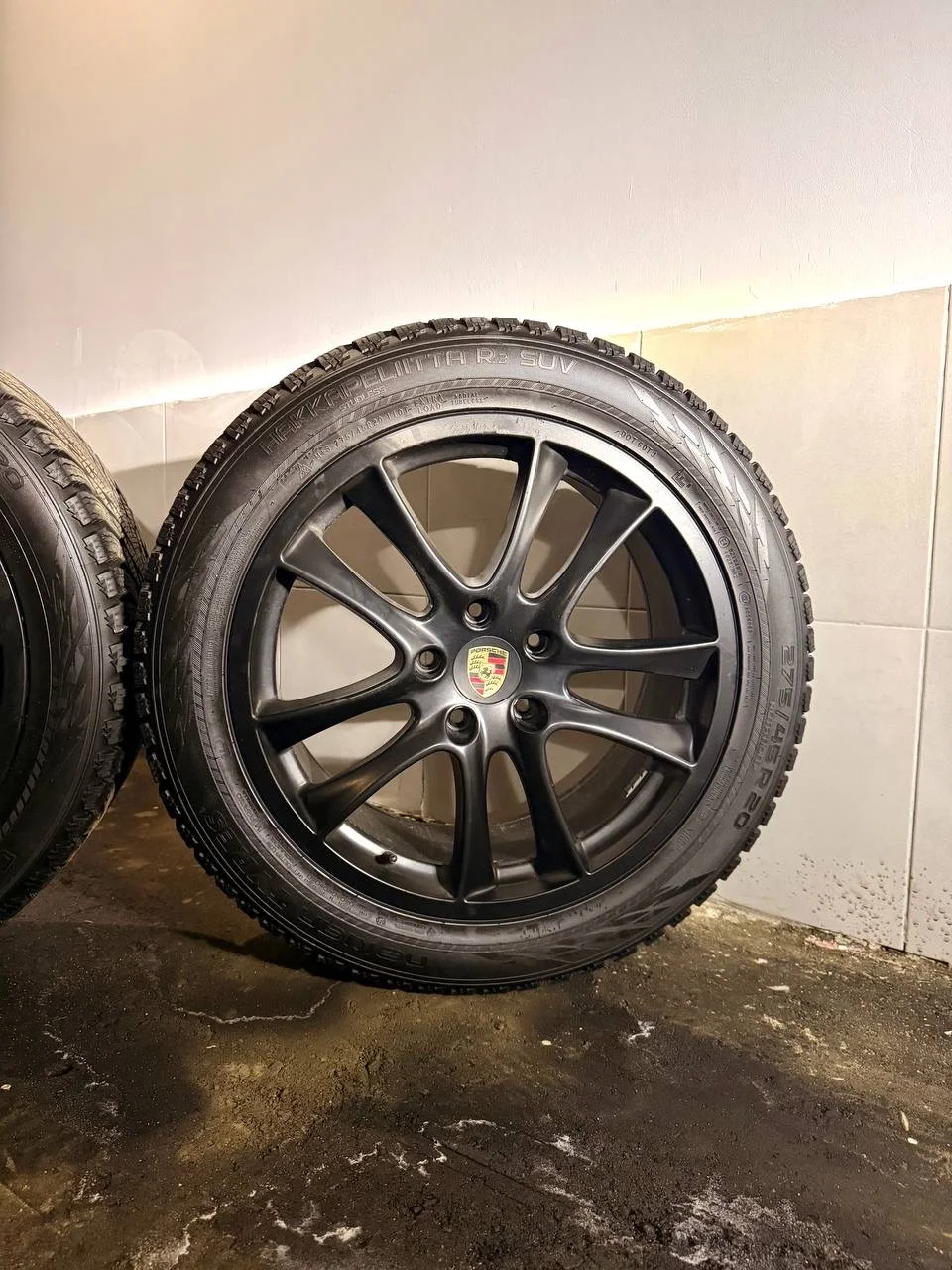 Колёса в сборе R20 Porsche Cayenne — Nokian Hakkap - изображение 1