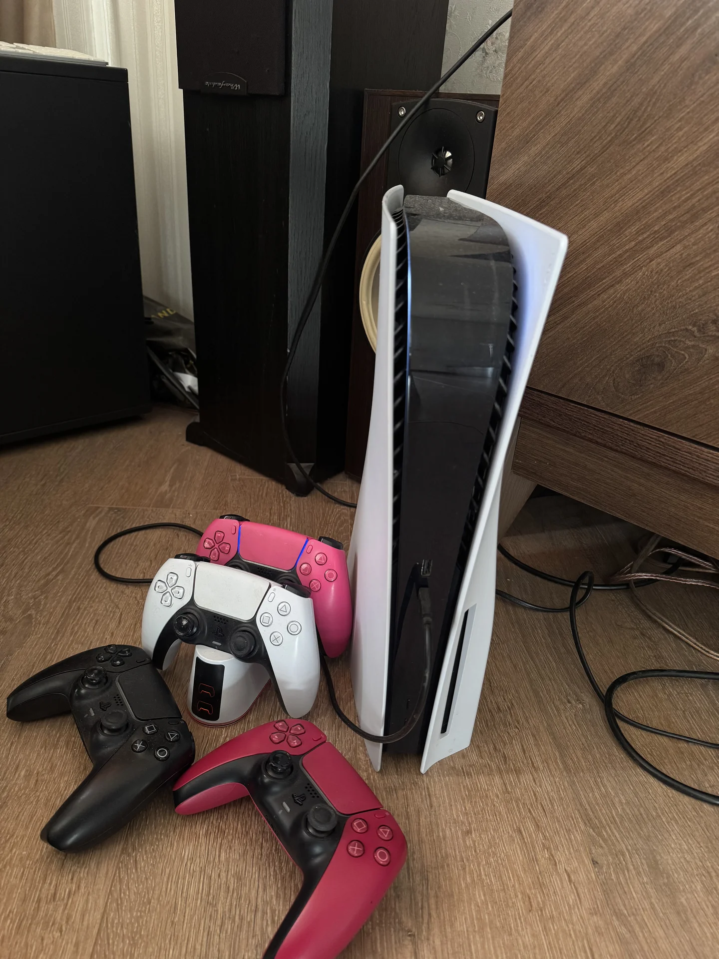 PS5 Disc Edition + 4 DualSense + Spider-Man 2 - изображение 1