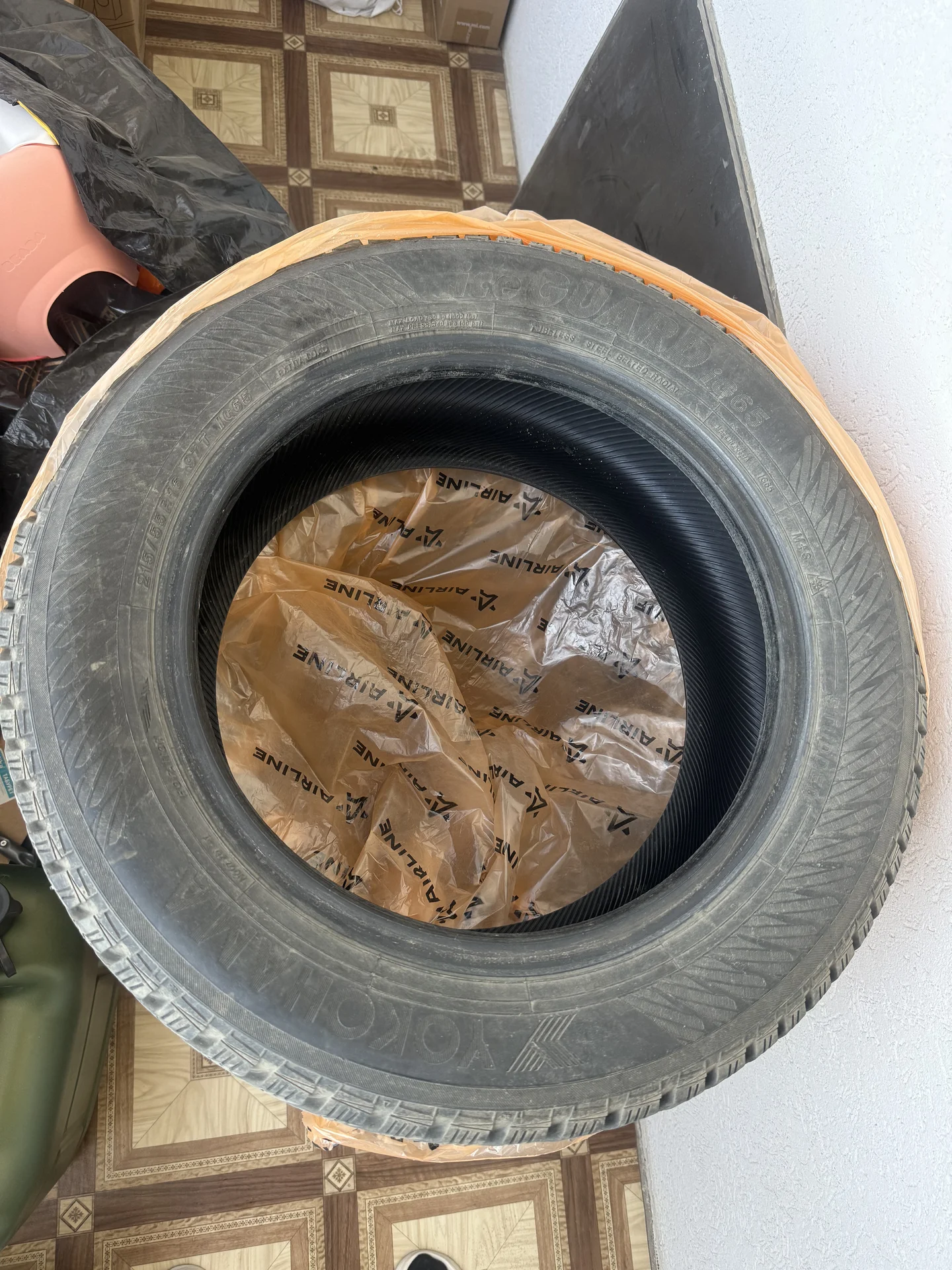 Шины зимYokohama Ice Guard IG65 215/55 R16 97T б/у - изображение 1