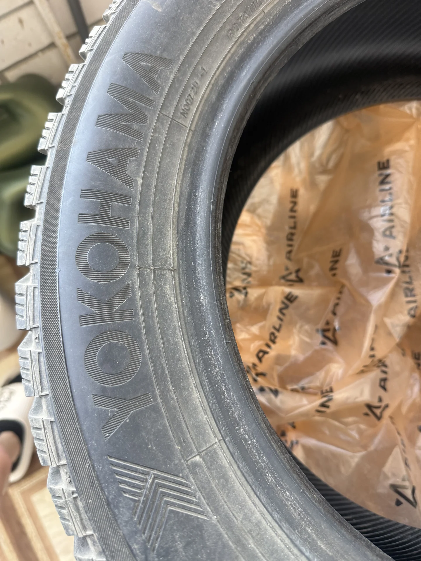 Шины зимYokohama Ice Guard IG65 215/55 R16 97T б/у - миниатюра 2