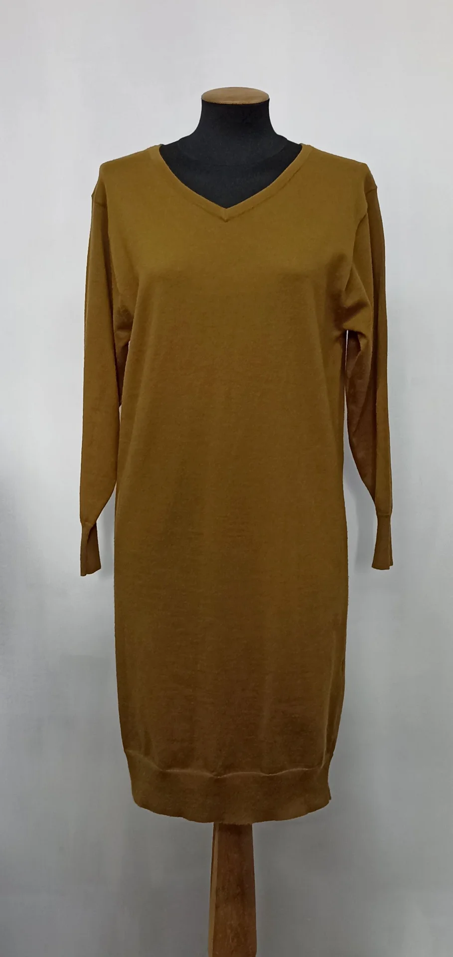 Платье Uniqlo 42 - изображение 1