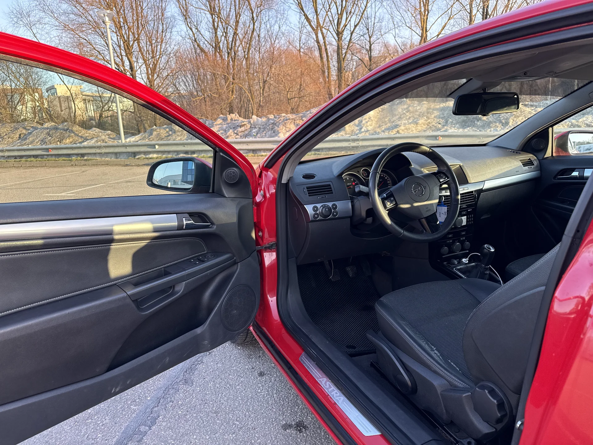 Opel Astra GTC - миниатюра 7