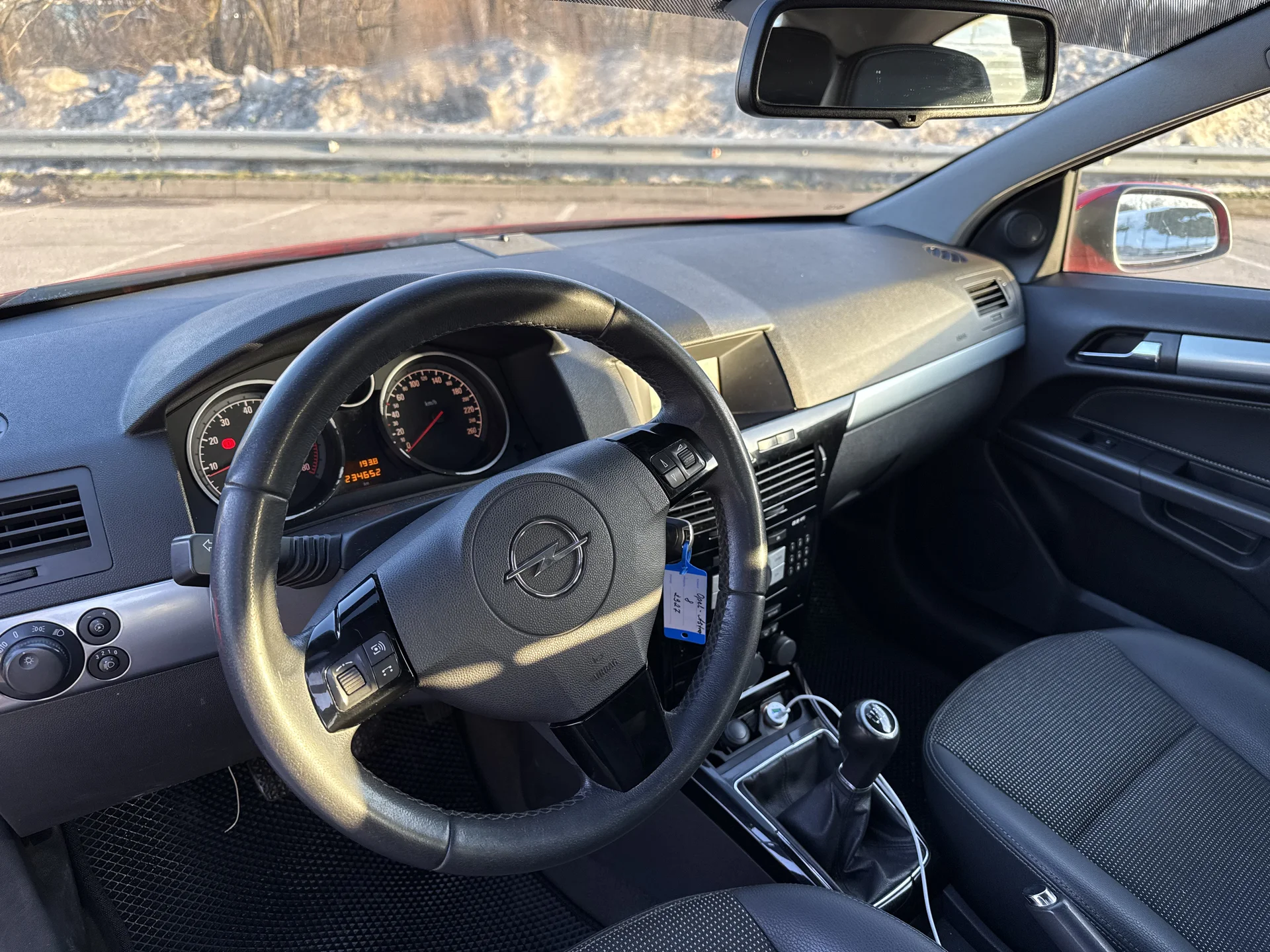 Opel Astra GTC - миниатюра 8