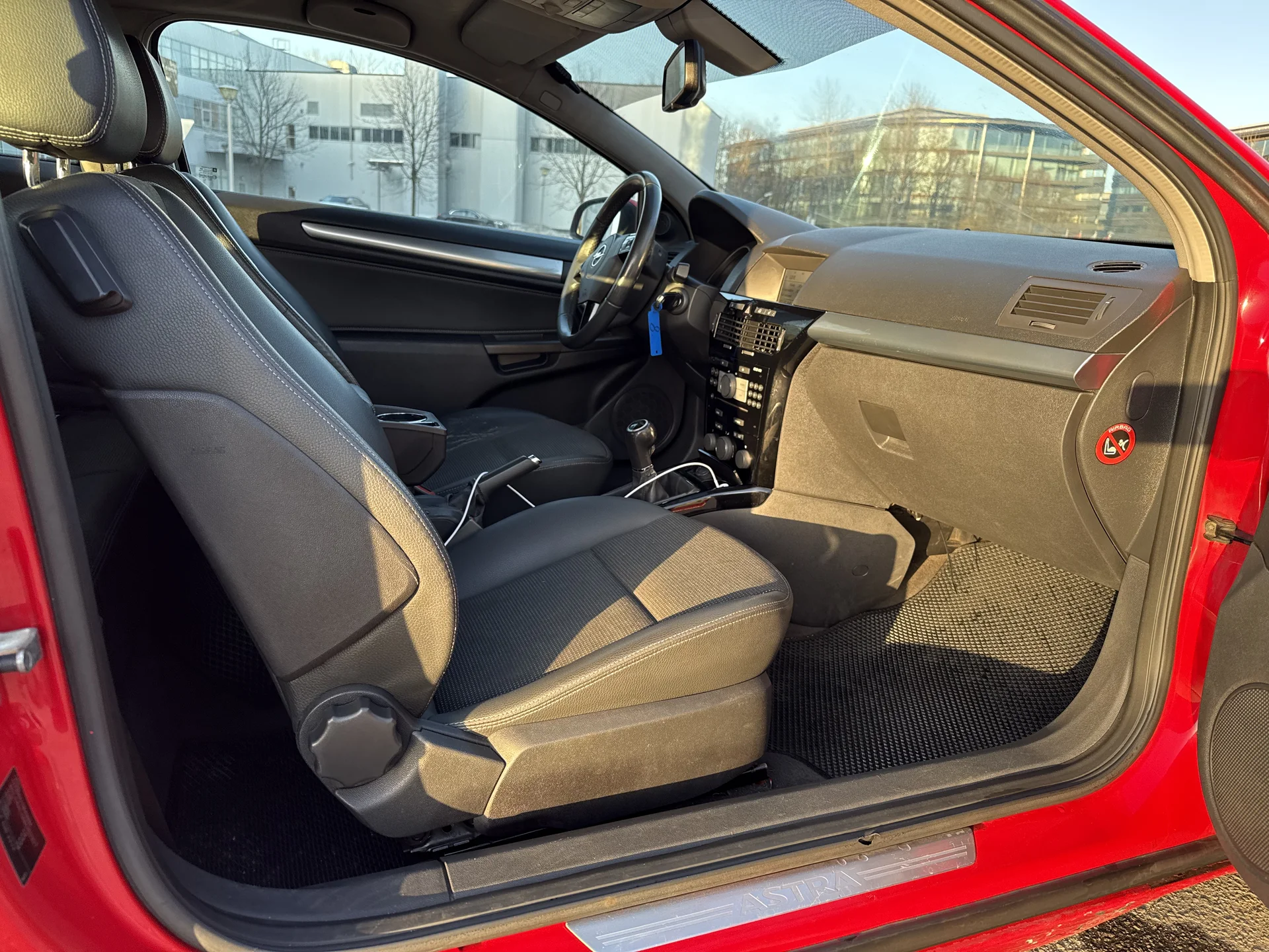 Opel Astra GTC - миниатюра 12
