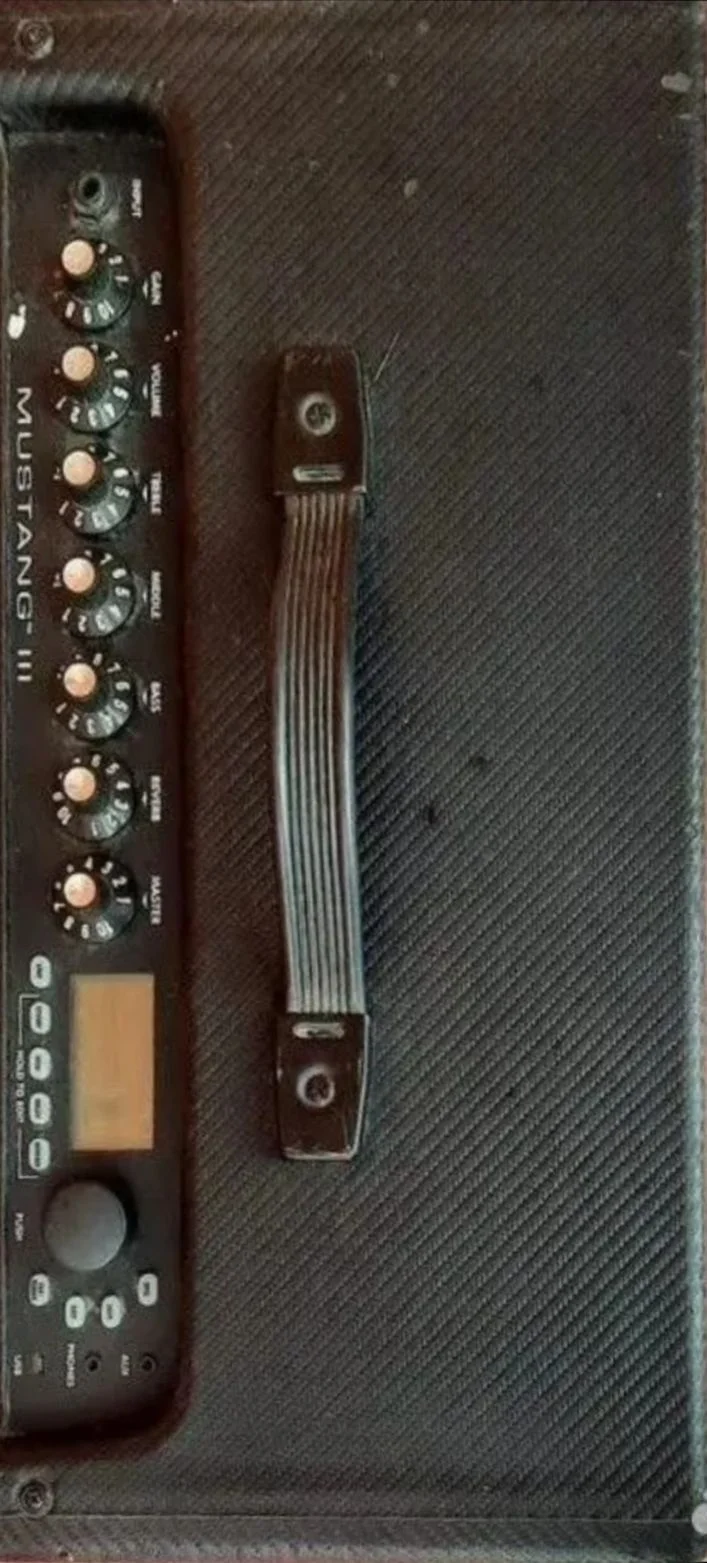 Гитарный комбоусилитель Fender Mustang III 100вт - изображение 1