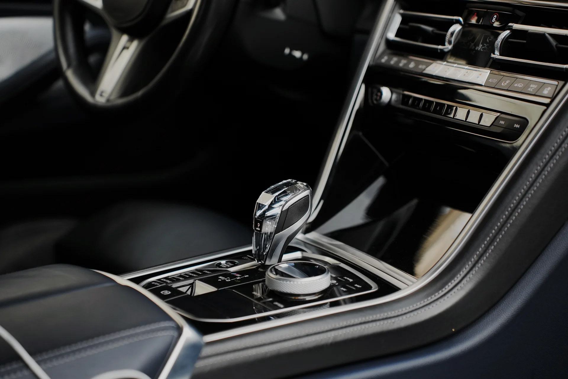 Аренда BMW m850i 530 л.с - миниатюра 11