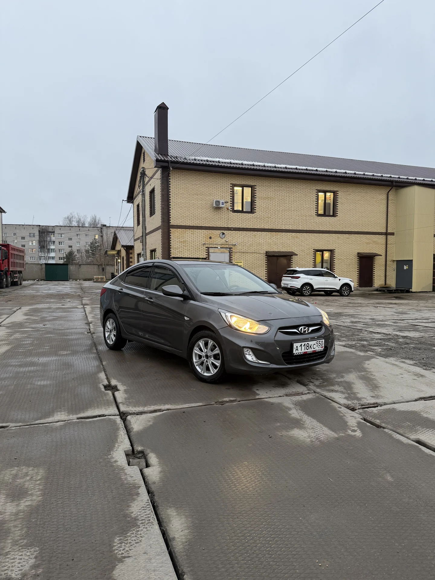 Hyundai Solaris 2012 - изображение 1