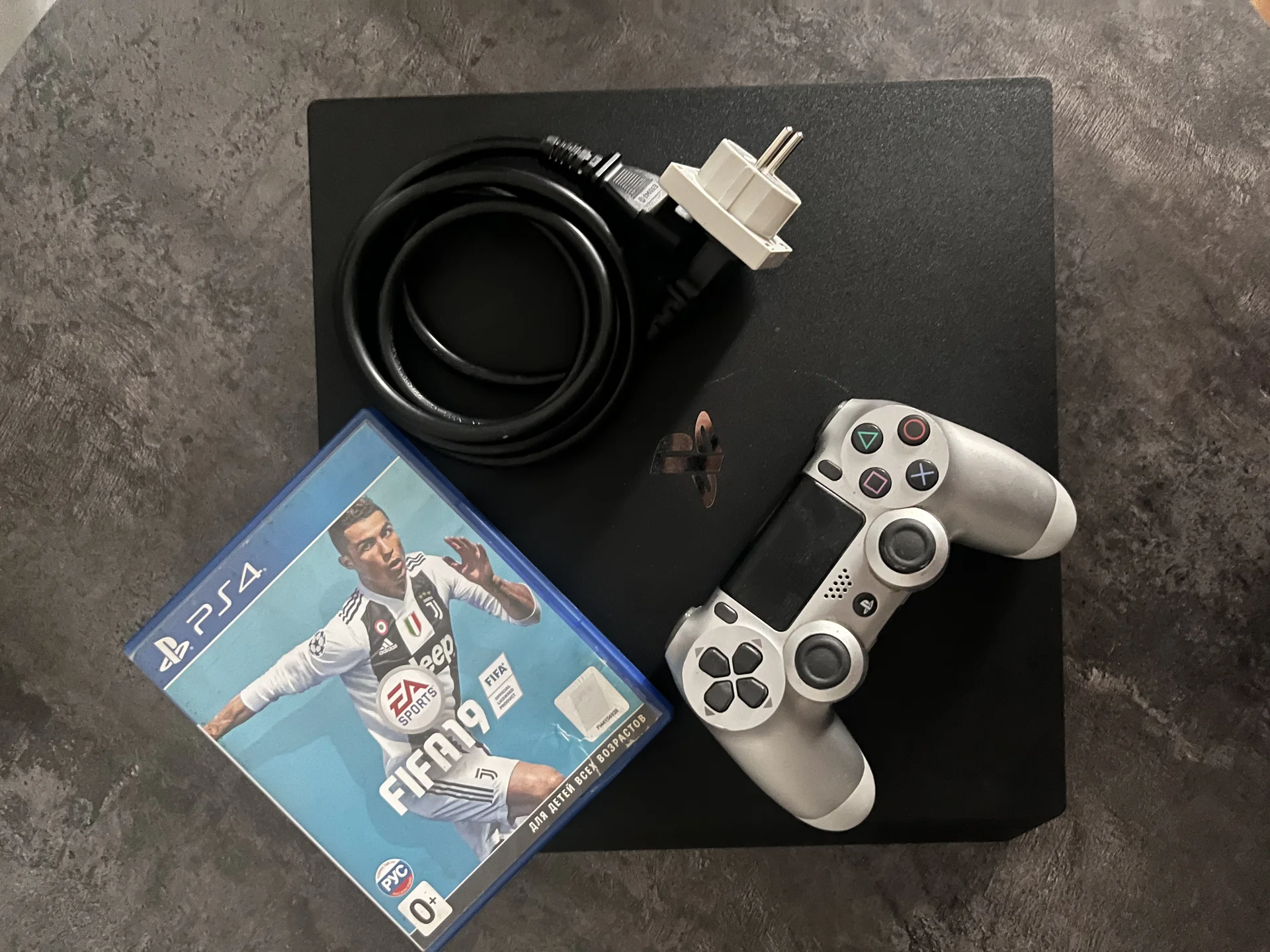 Play Station 4 PRO 1tb - изображение 1