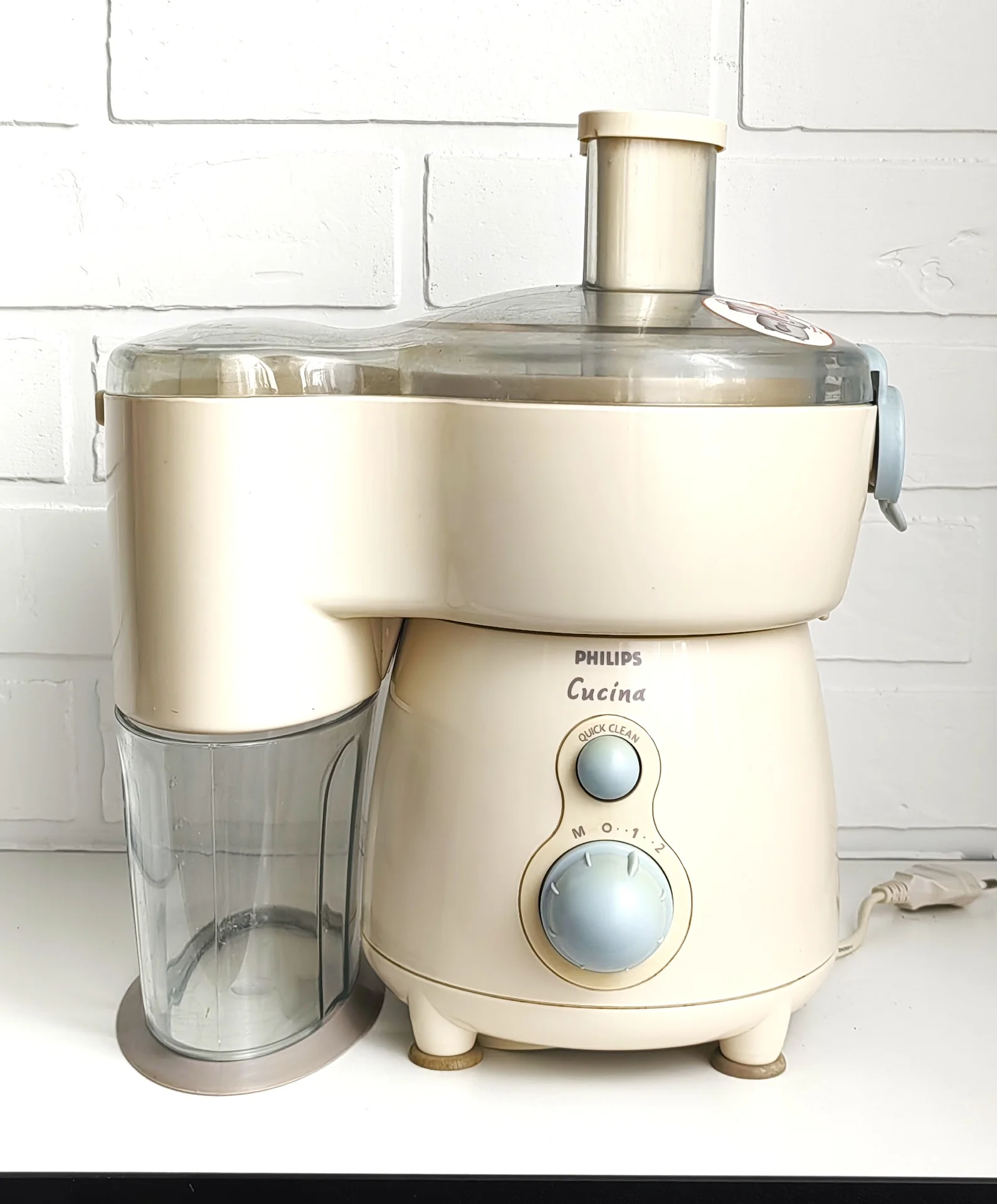 Соковыжималка электрическая Philips HR1840 - миниатюра 2