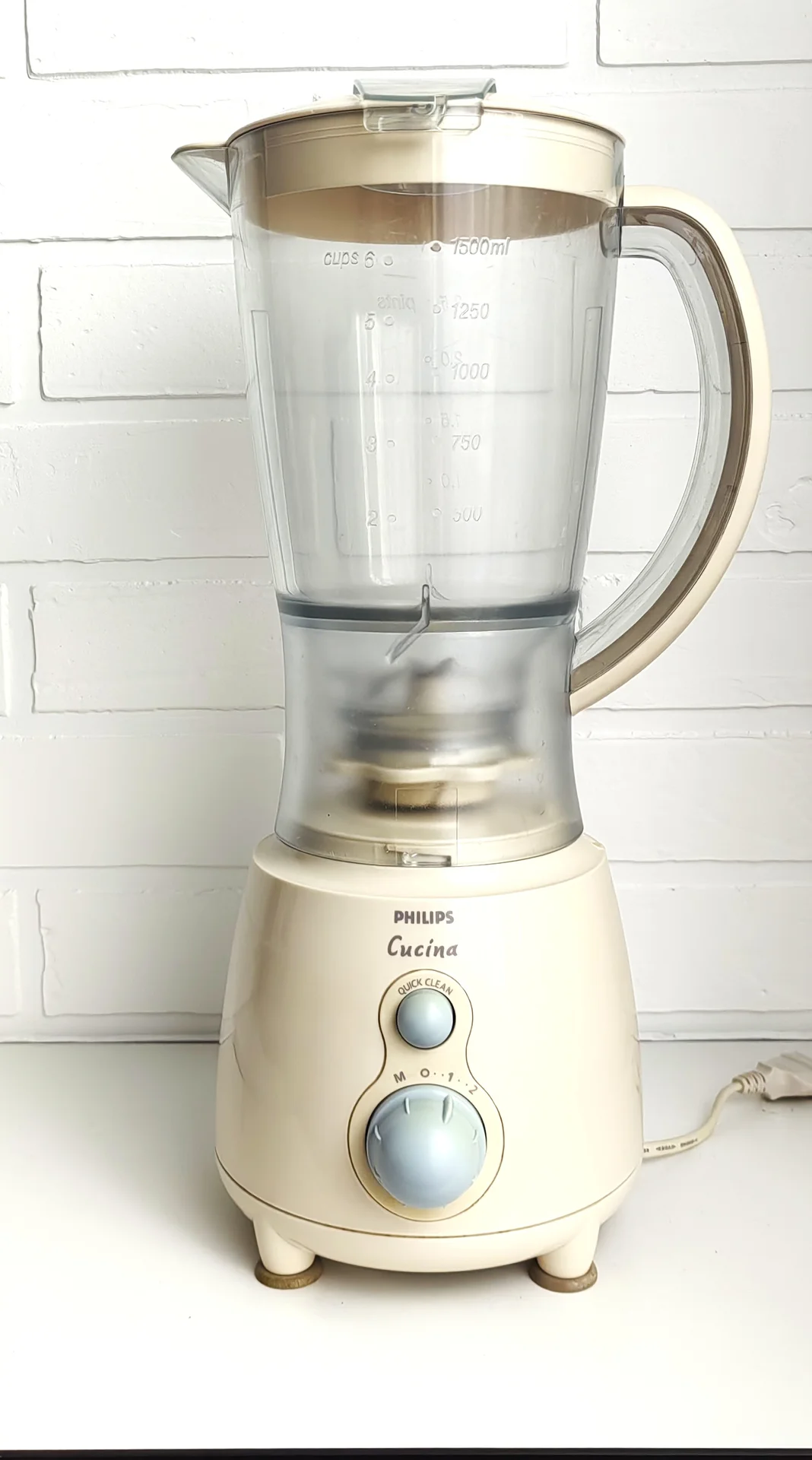 Соковыжималка электрическая Philips HR1840 - миниатюра 3