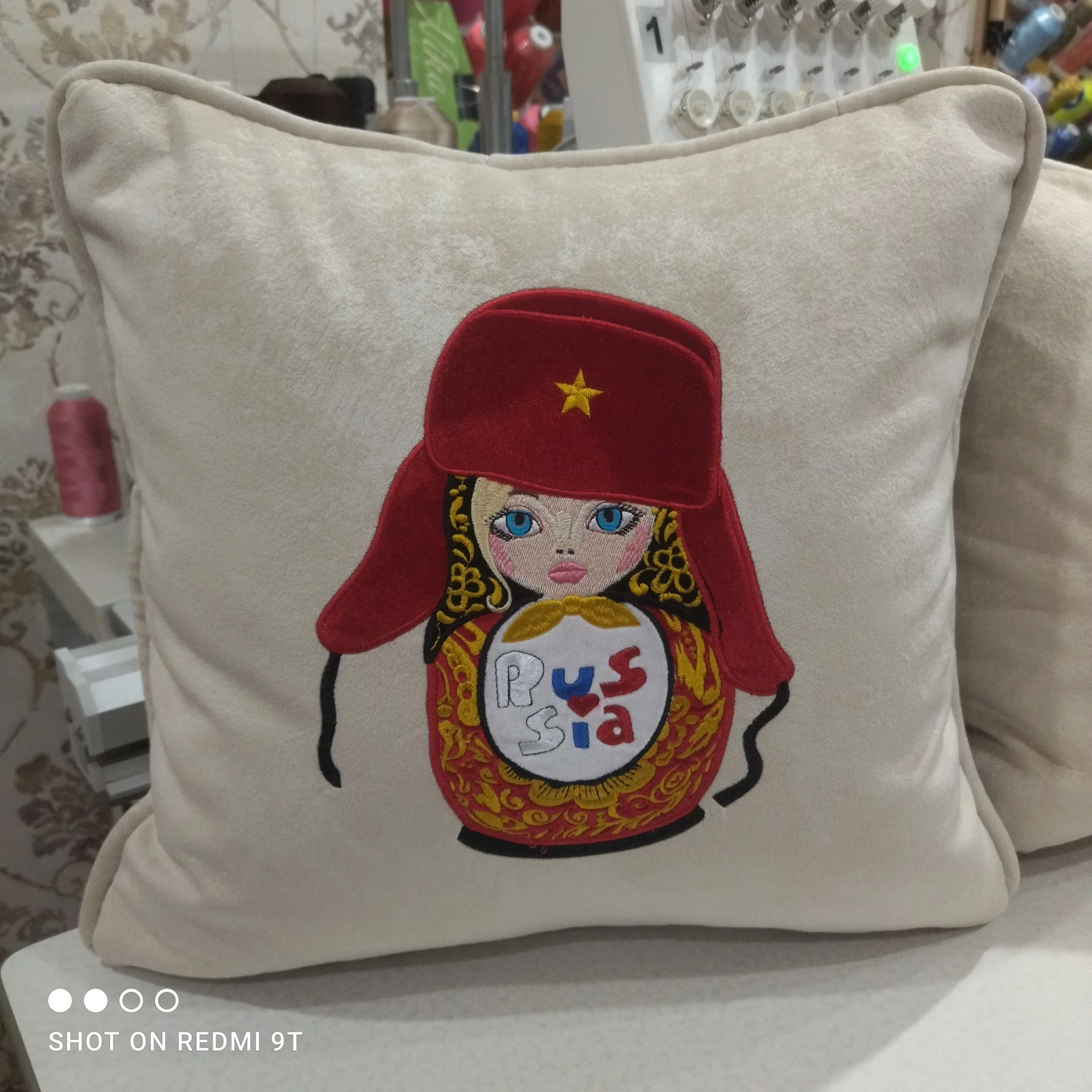 Дизайнерские подушки - миниатюра 20