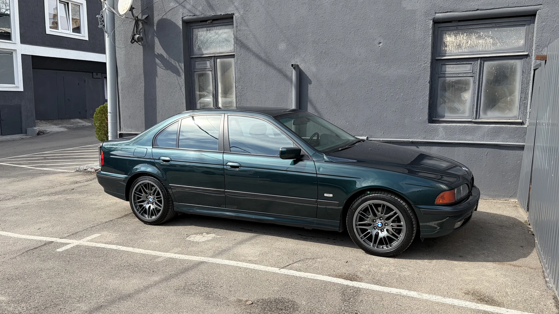 BMW 5 E39 - миниатюра 2