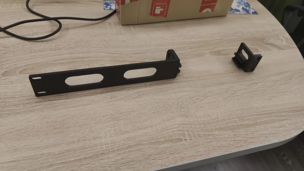 Крепление роутера Mikrotik hap / hex в стойку 19 - миниатюра 5