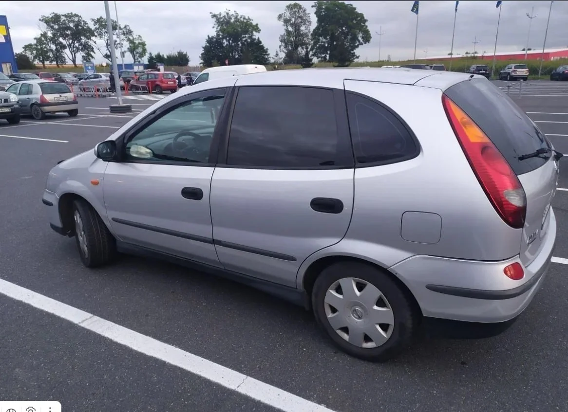 Nissan Almera Tino 2003 года выпуска, пятидверный минивэн. - изображение 1