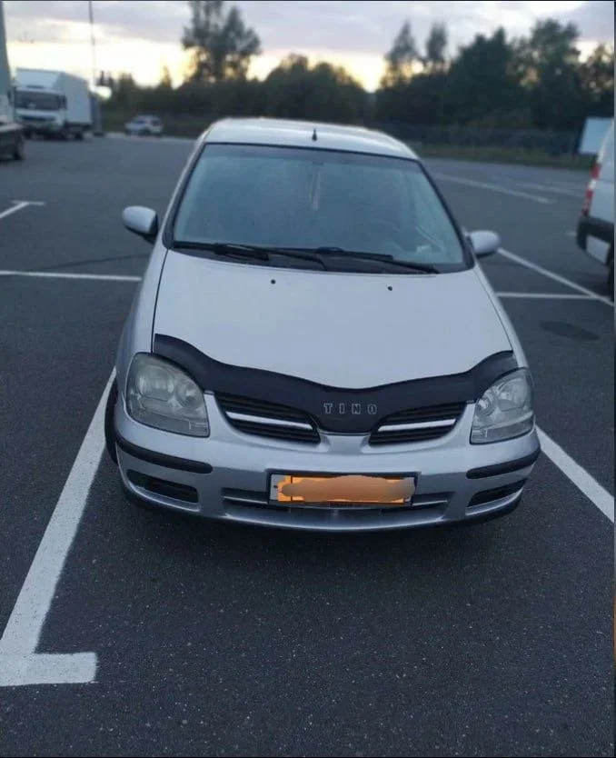 Nissan Almera Tino 2003 года выпуска, пятидверный минивэн. - миниатюра 2