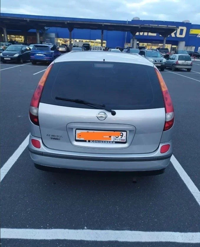 Nissan Almera Tino 2003 года выпуска, пятидверный минивэн. - миниатюра 3