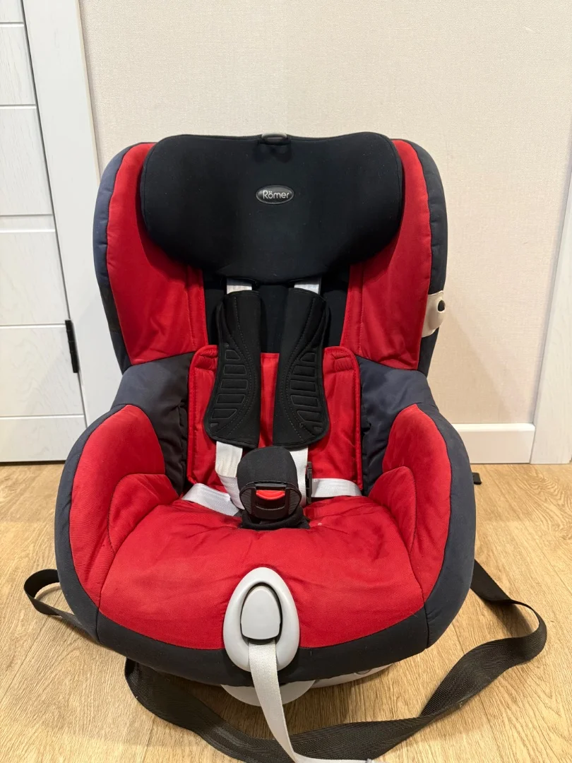 Автомобильное кресло britax romer trifix, изофикс - изображение 1