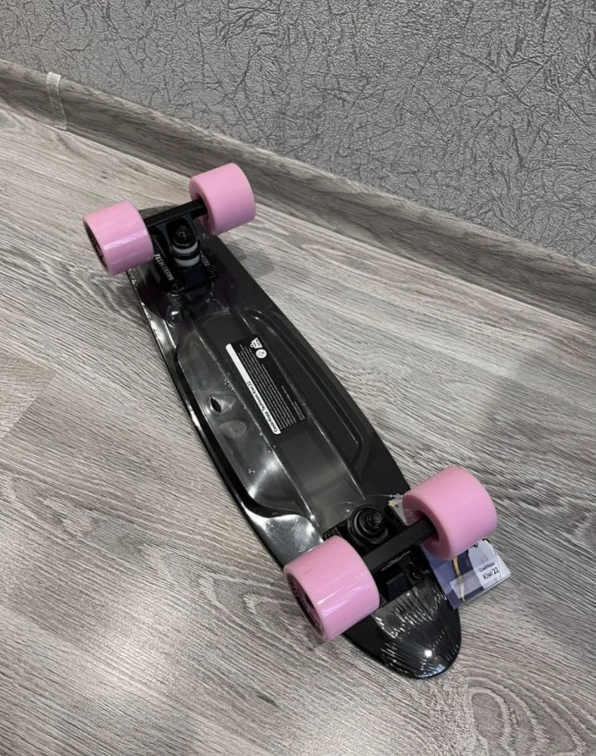 Скейтборд пластиковый Kiwi 22 black/pink с чехлом - миниатюра 3
