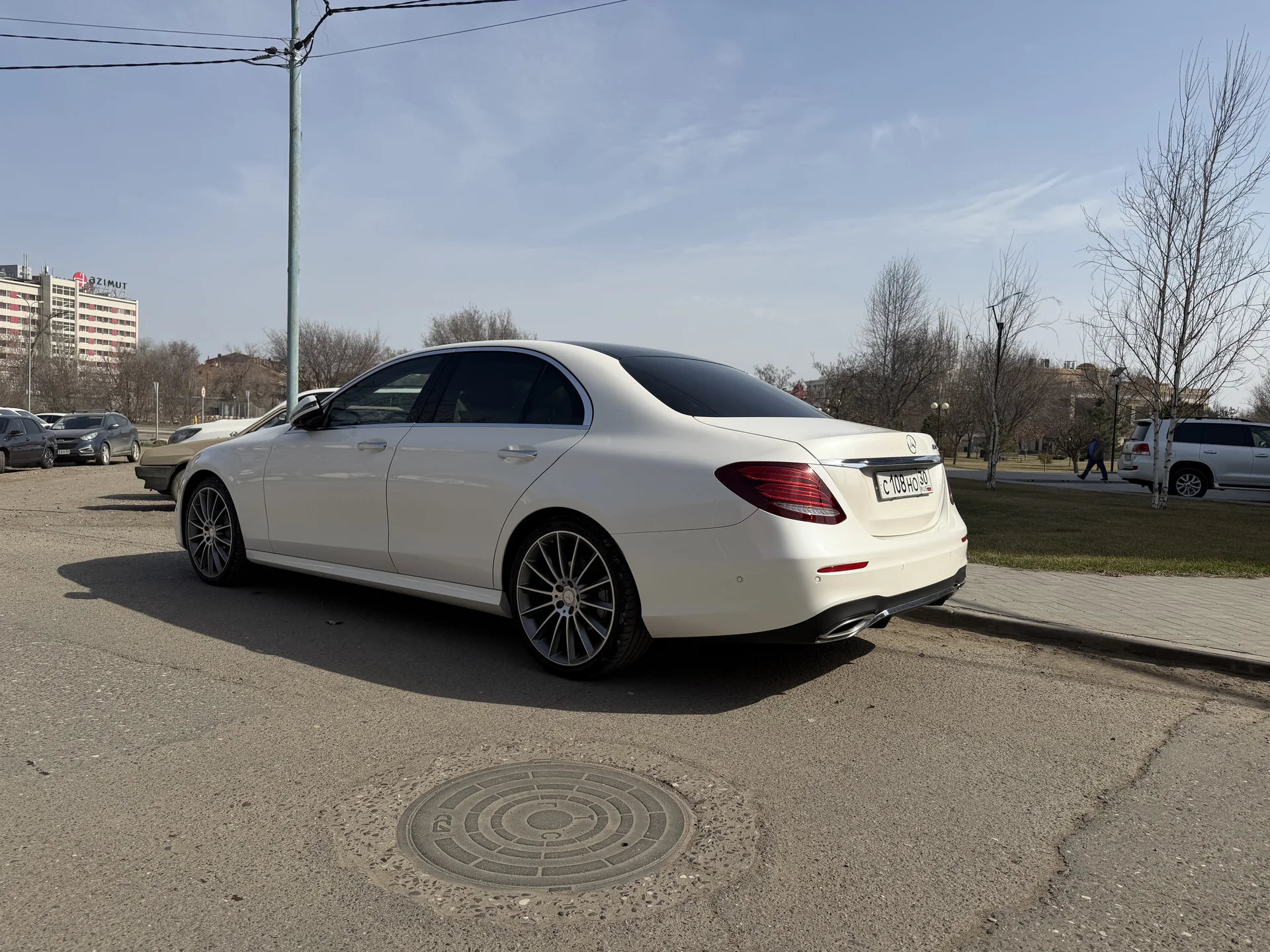 Mercedes Benz E200 - миниатюра 3