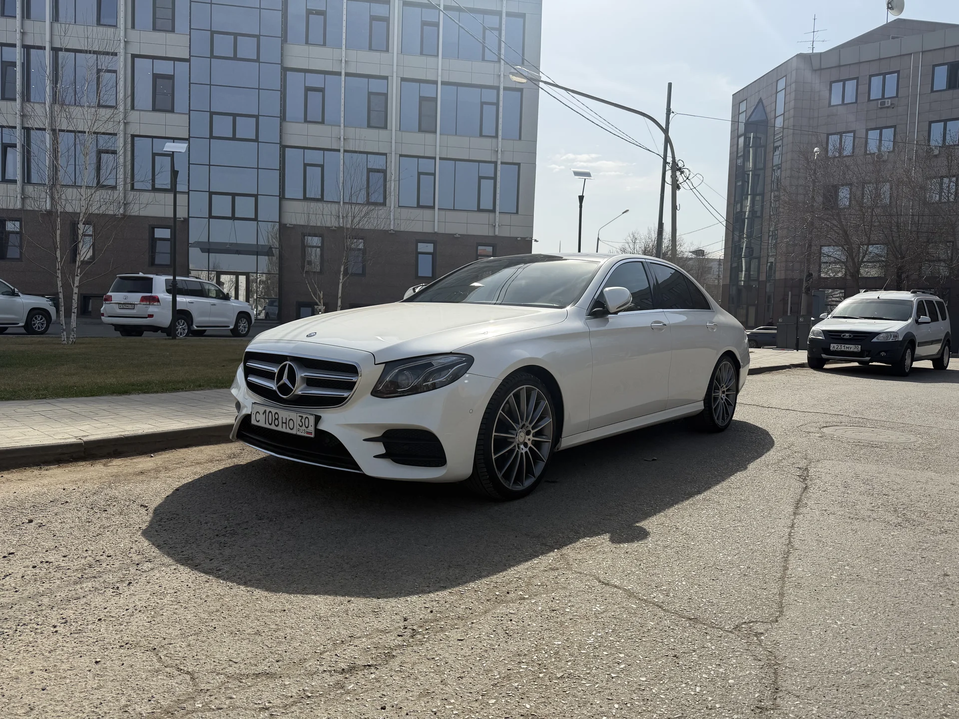 Mercedes Benz E200 - миниатюра 4