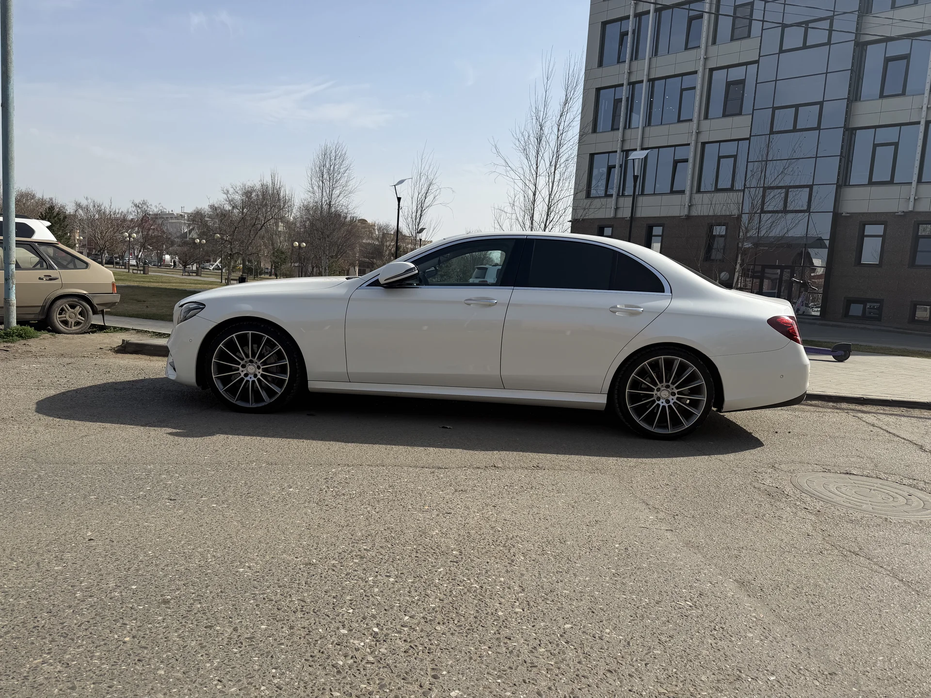 Mercedes Benz E200 - миниатюра 5