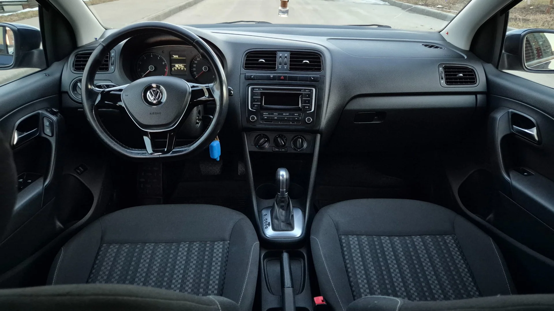 Volkswagen Polo 1.6 AT, 2015, - миниатюра 9