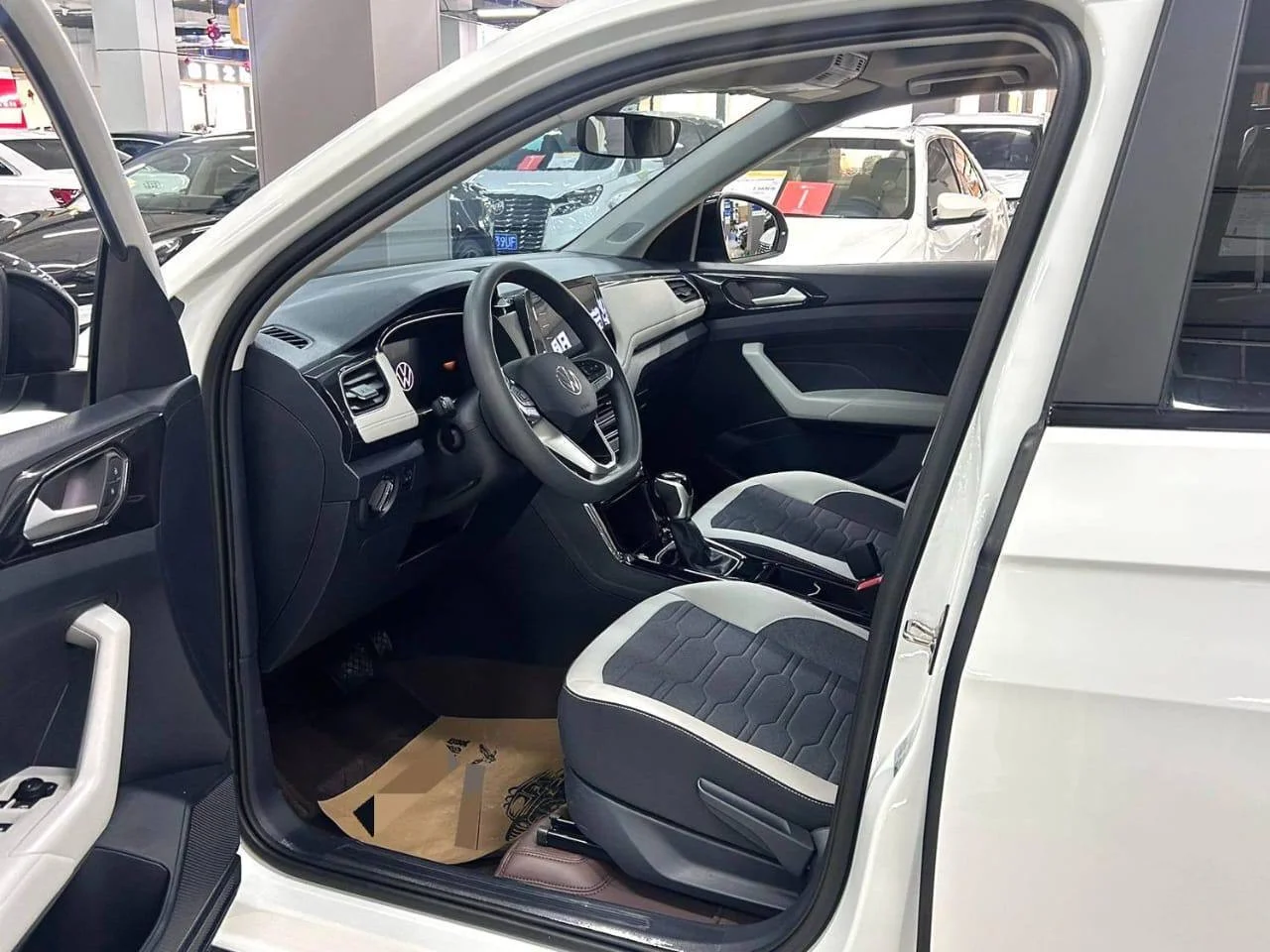 Volkswagen Tharu - миниатюра 6