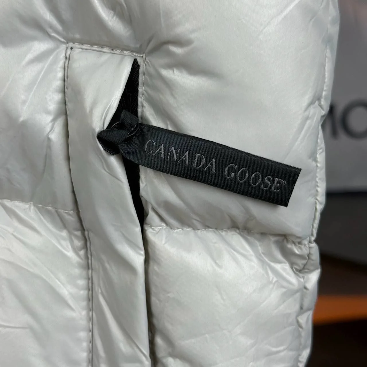 Жилетка Canada Goose
оригинальная - миниатюра 8