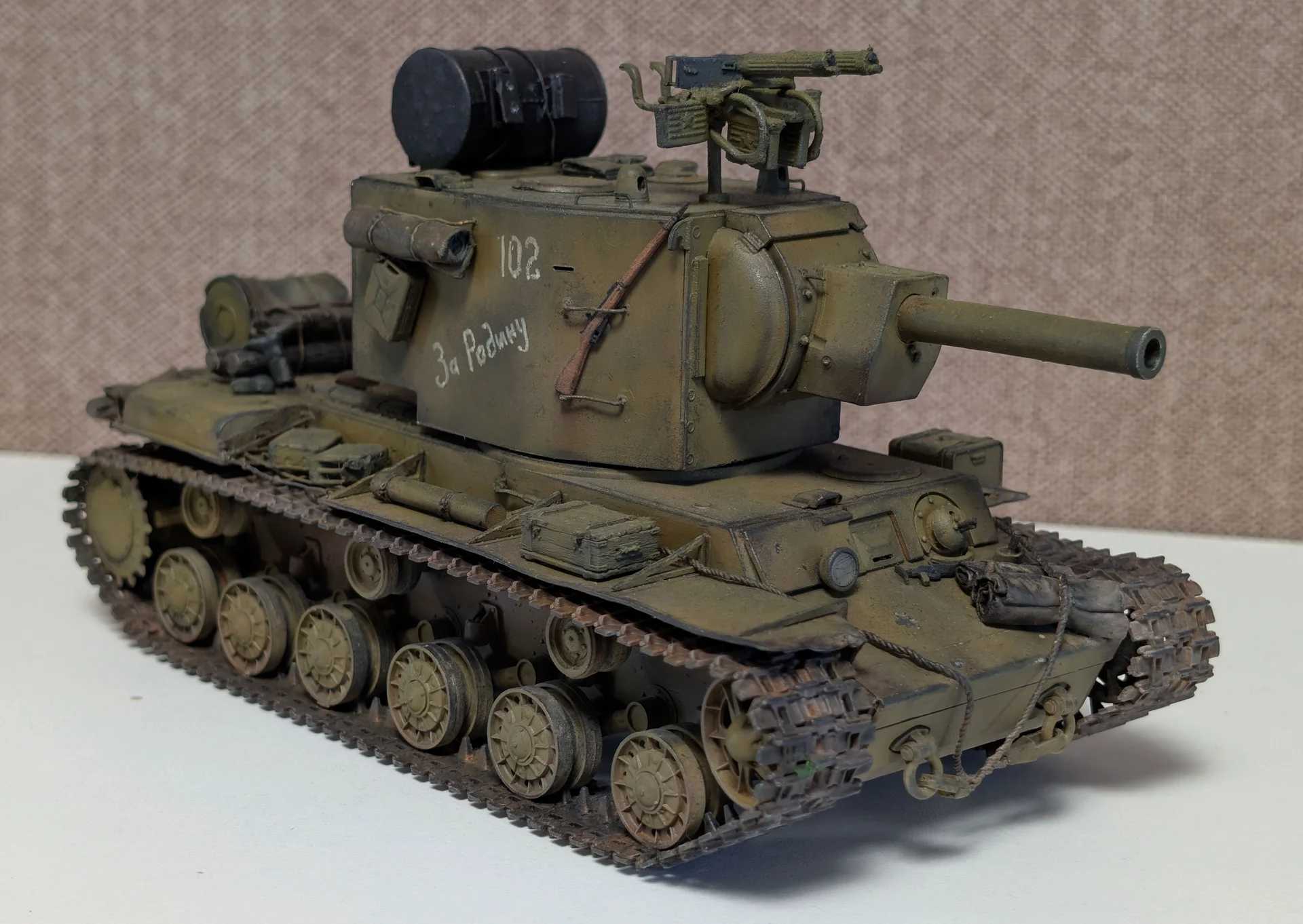 Модель танка КВ-2 окрашенная - миниатюра 2