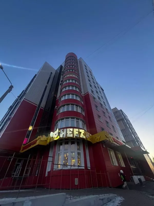 Евро-трёшка 77 м² с шикарной планировкой и панорамным видом на город - миниатюра 3