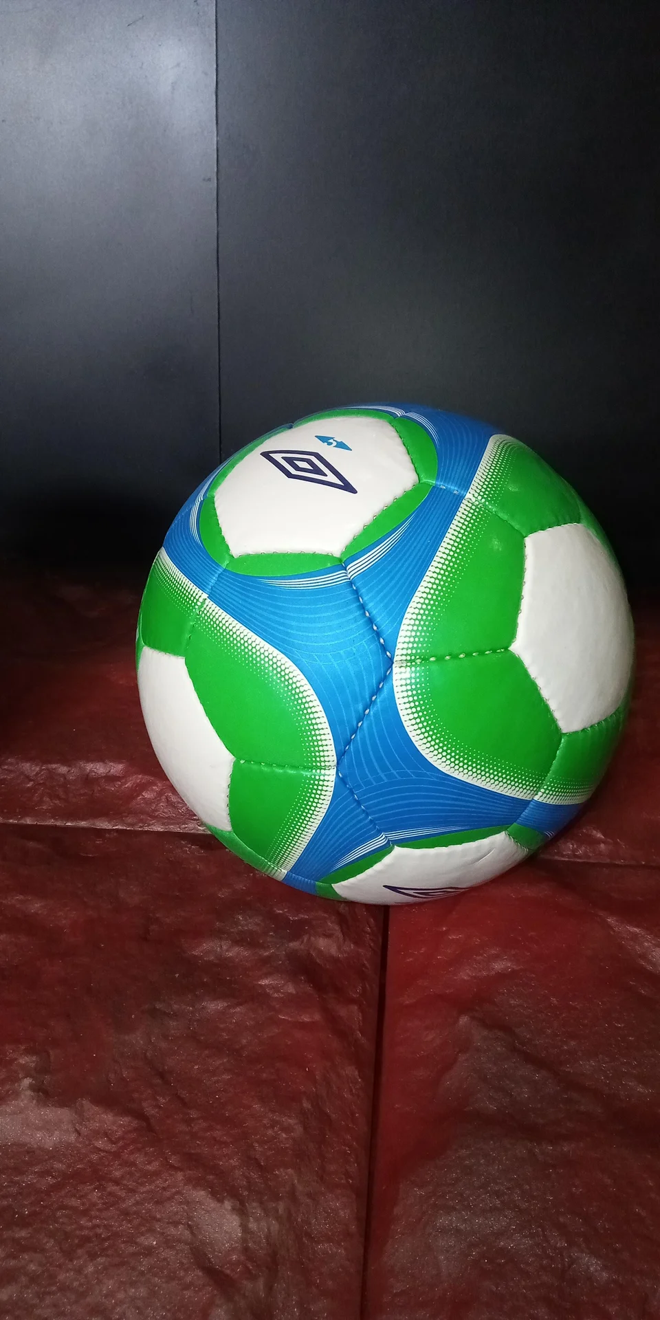 Мяч футбольный Umbro - изображение 1