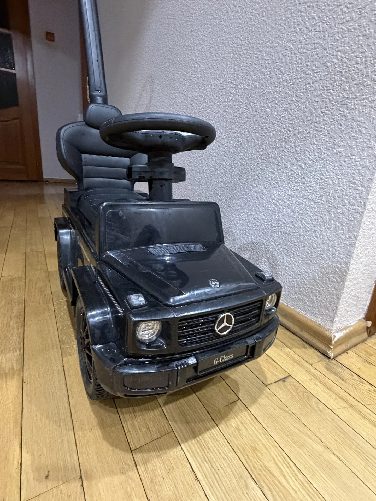Машинка Толокар Mercedes с ручкой - миниатюра 2