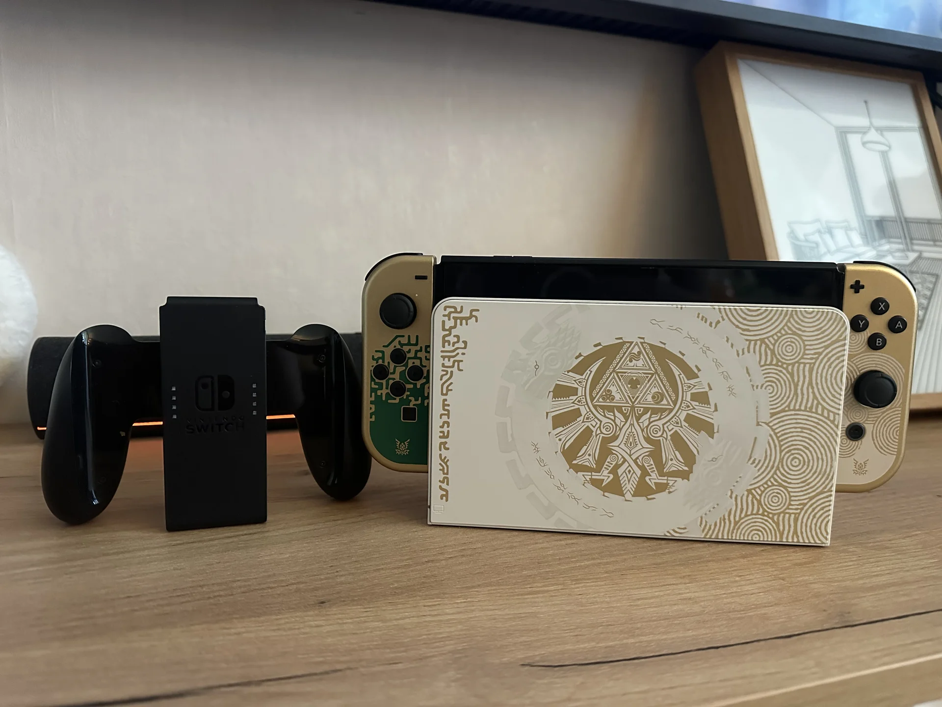 Nintendo Switch OLED Zelda edition - миниатюра 3