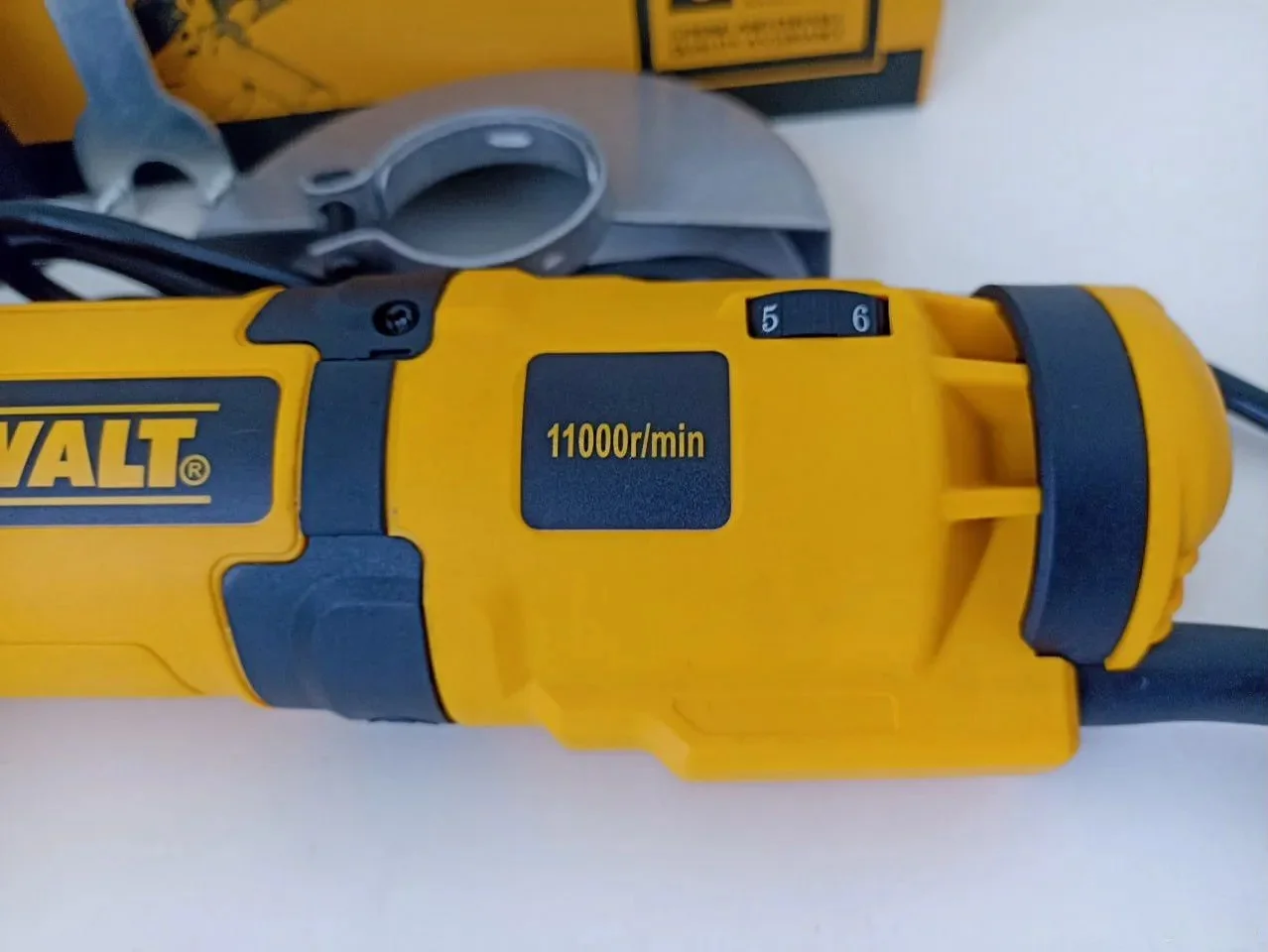 Болгарка УШМ Dewalt 125мм с регулировкой оборотов Новая - миниатюра 3