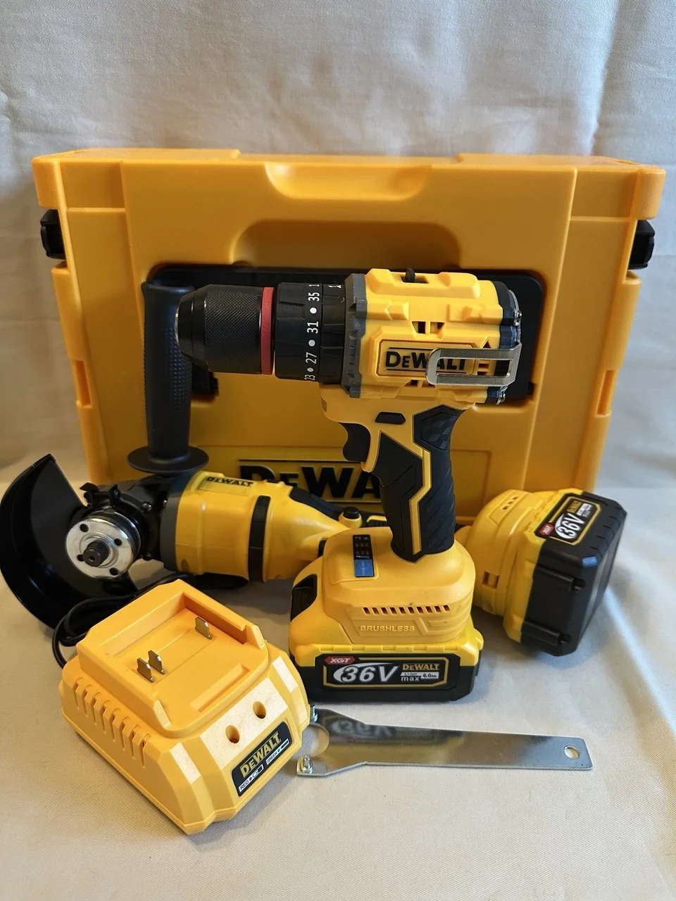 Набор электроинструмента DeWalt Шуруповёрт + УШМ - миниатюра 3