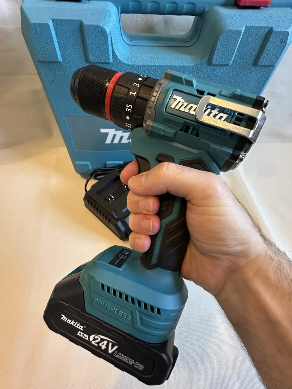 Makita ударный шуруповерт 24V 2 АКБ 4Ah Новый - миниатюра 2