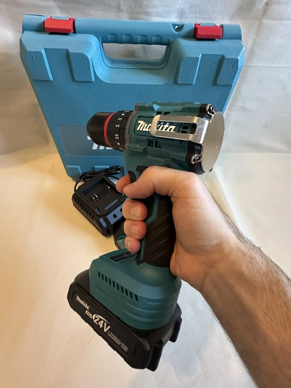 Makita ударный шуруповерт 24V 2 АКБ 4Ah Новый - миниатюра 3