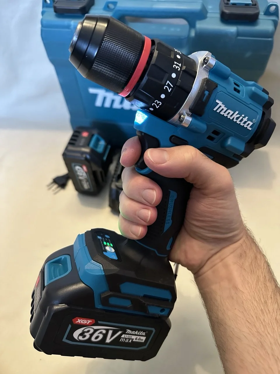 Бесщеточный ударный шуруповерт Makita 36v Новый - изображение 1